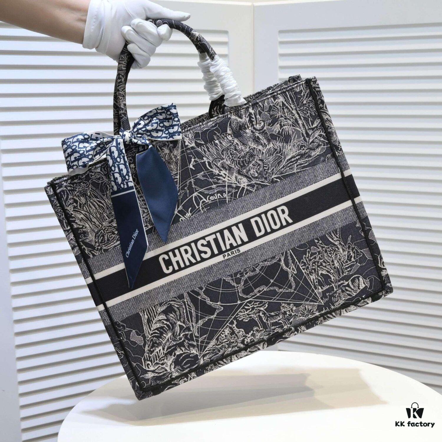 6930a4f96e68136f4d9ac07d Large Size with Silk Scarf 🔥 Embroidered Edging ➔ Dior New Arrival Boutique Shopping Bag! Synchronized with Boutique Release! Limited Edition Worn by Celebrities! Extremely Stylish!
