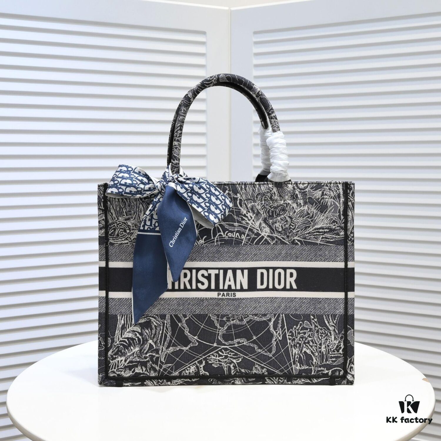 6930a4fb6e68136f4d9ac080 Dior Small Shopping Bag with Silk Scarf, Edged Design - New Arrival from Dior Counter, Limited Edition, Celebrity Style