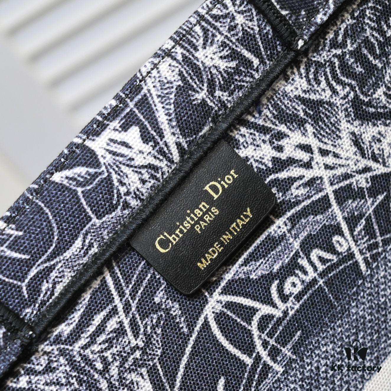 6930a4fb6e68136f4d9ac082 Large Size with Silk Scarf 🔥 Embroidered Edging ➔ Dior New Arrival Boutique Shopping Bag! Synchronized with Boutique Release! Limited Edition Worn by Celebrities! Extremely Stylish!