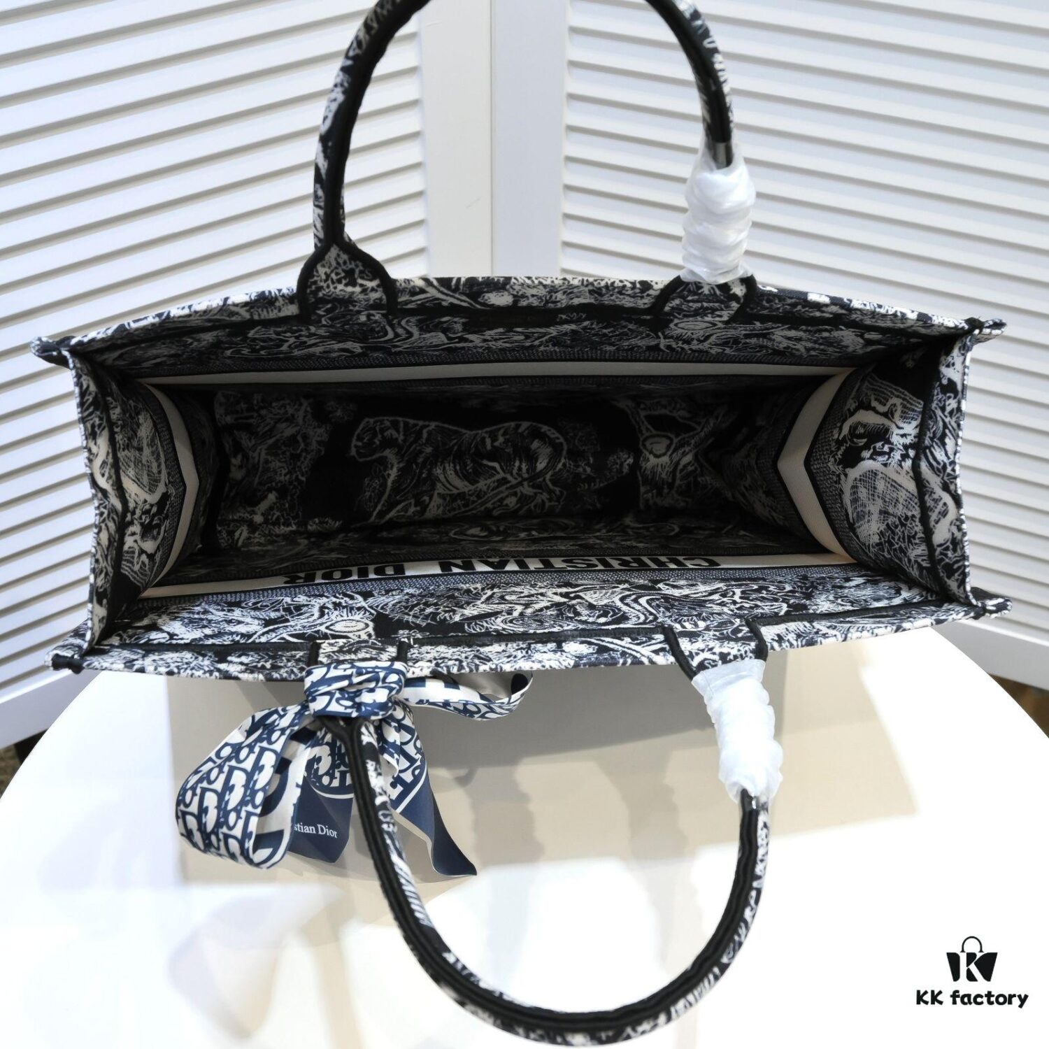 6930a5046e68136f4d9ac08d Large Size with Silk Scarf 🔥 Embroidered Edge Dior New Arrival Shopping Tote! Counter Synchronized Update! Limited Edition Worn by Celebrities! Extremely Stylish! Premium Imported Fabric, High-End Quality! Seamlessly Matches Authentic Counter Version! Extra-Large Capacity, Perfect for Outings!