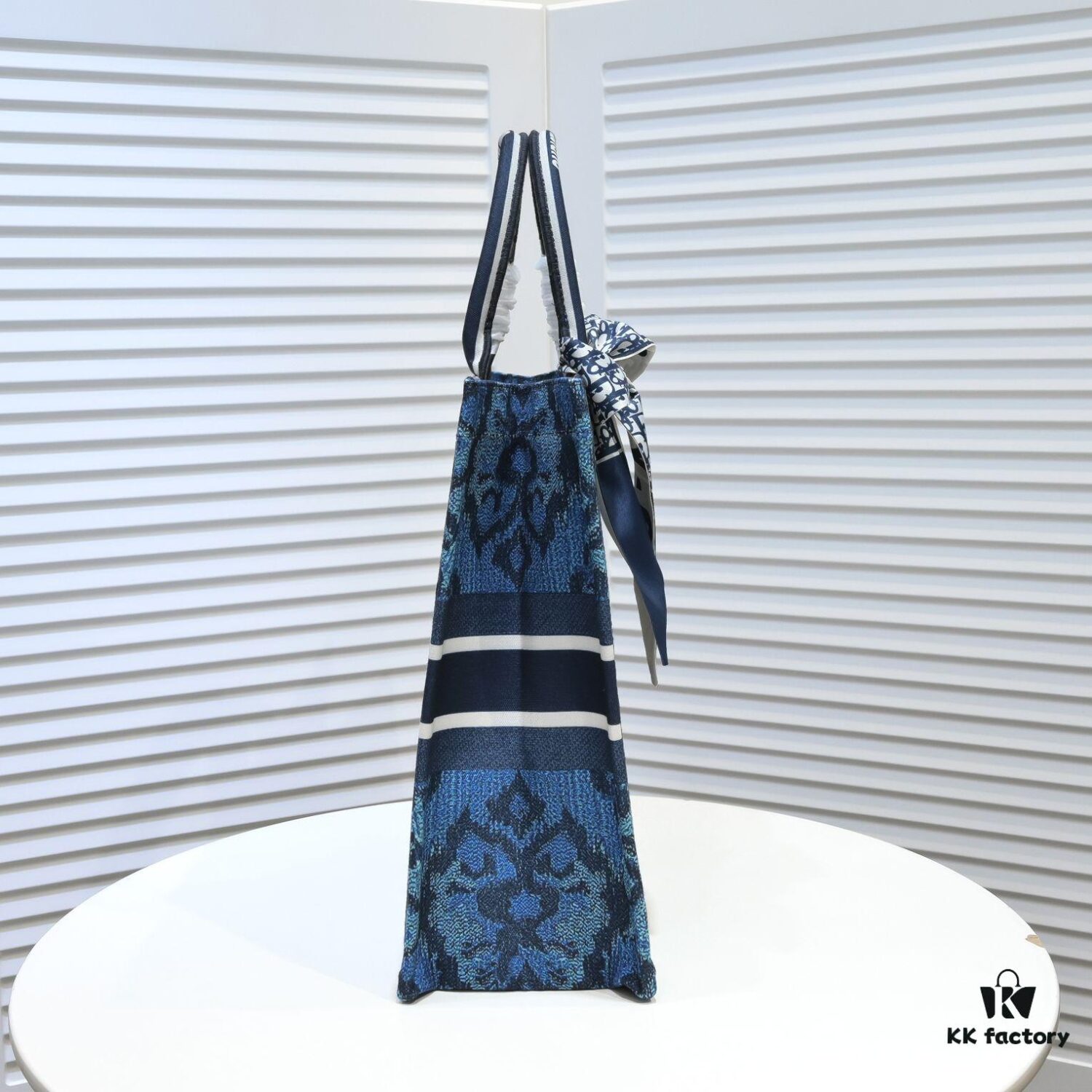 6930a50b6e68136f4d9ac09b Large Size with Silk Scarf 🔥 Embroidered Edge ➔ Dior New Arrival Shopping Tote! Counter Version Updated Synchronously! Limited Edition Worn by Celebrities! Extremely Stylish! Premium Imported Fabric, High-End Quality! Indistinguishable from Counter Purchase! Extra-Large Capacity, Ideal for Outings!