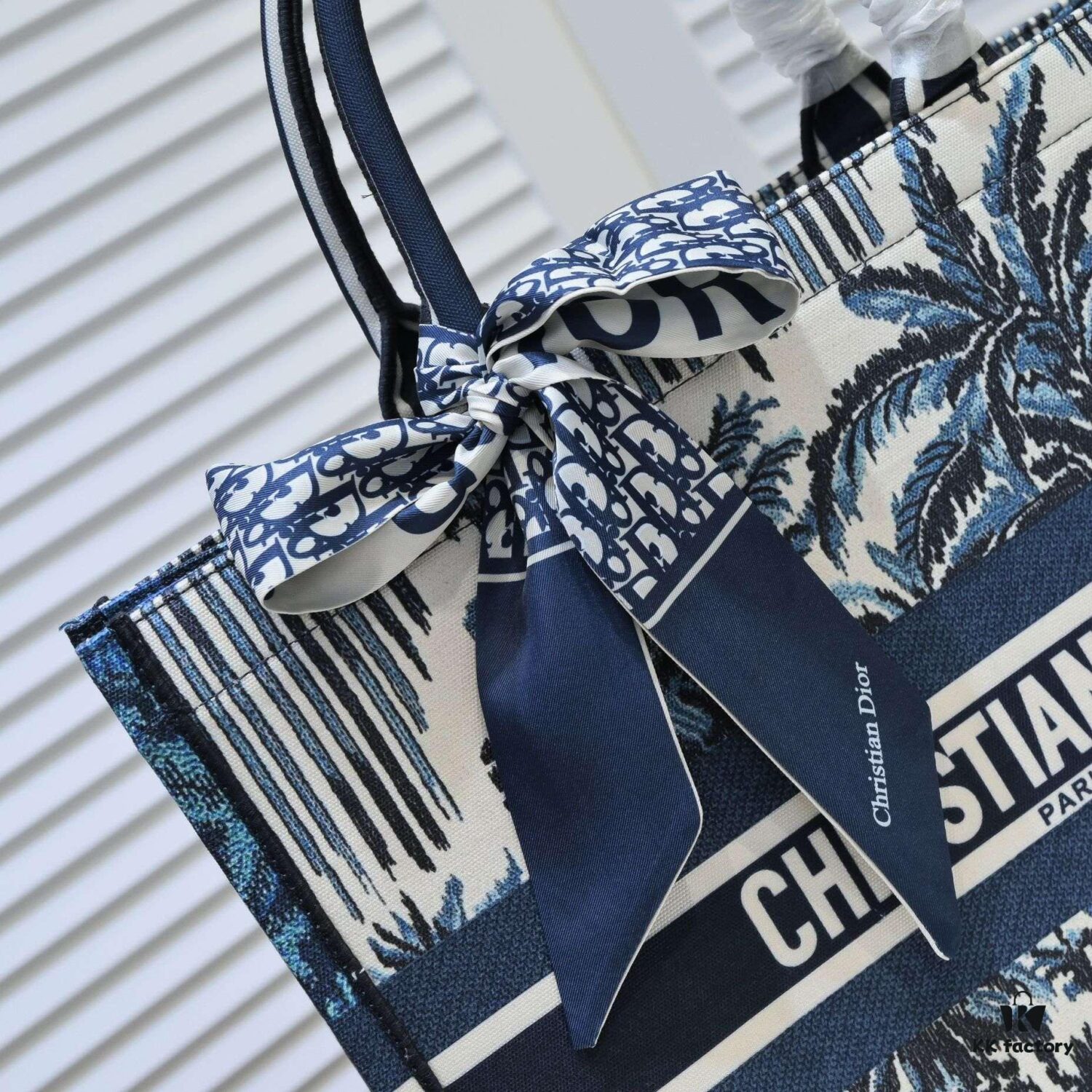6930a5106e68136f4d9ac0a0 Large Size with Silk Scarf 🔥 Embroidered Edge ➔ Dior New Arrival Shopping Tote! Counter Version Updated Synchronously! Limited Edition Worn by Celebrities! Extremely Stylish! Premium Imported Fabric, High-End Quality! Indistinguishable from Counter Purchase! Extra-Large Capacity, Ideal for Outings!