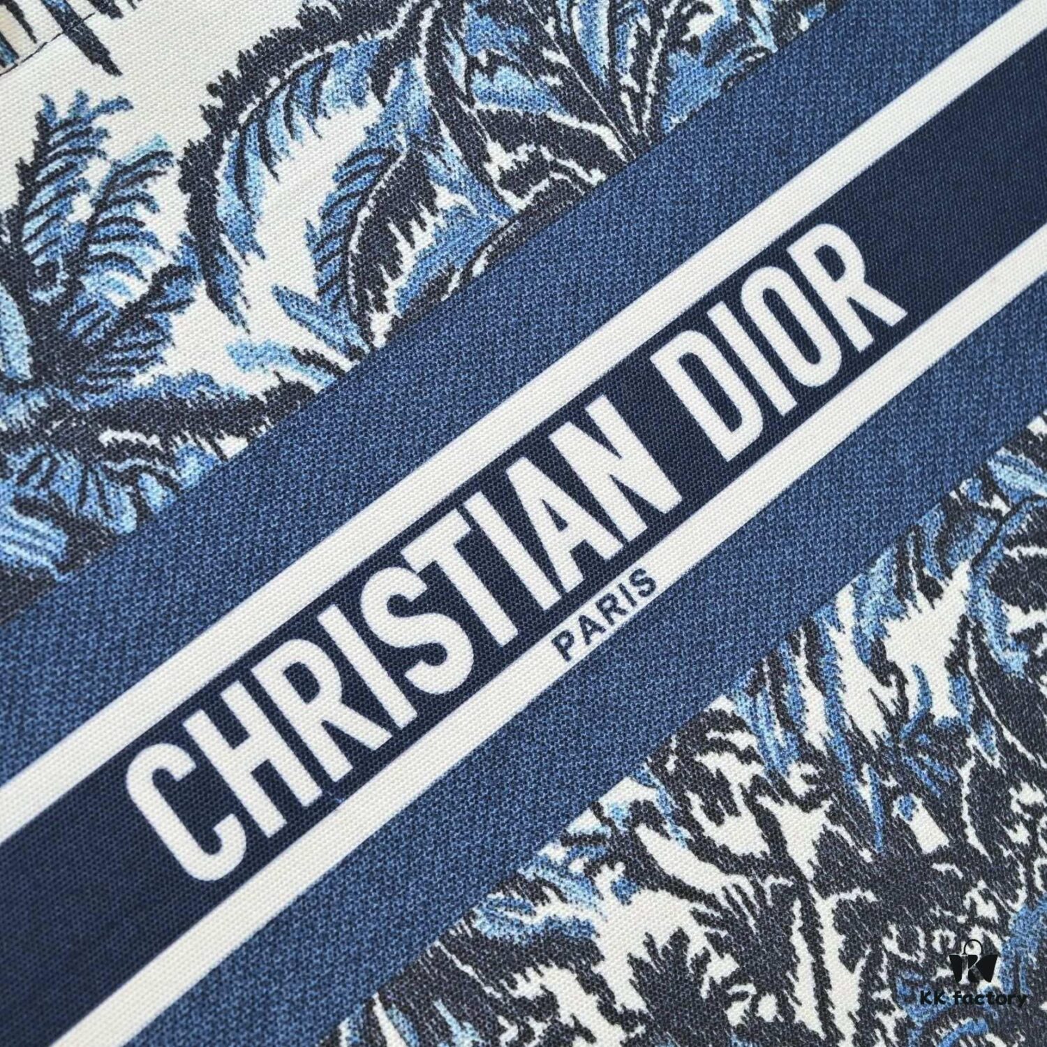 6930a5106e68136f4d9ac0a2 Large Size with Silk Scarf 🔥 Embroidered Edge ➔ Dior New Arrival Shopping Tote! Counter Version Updated Synchronously! Limited Edition Worn by Celebrities! Extremely Stylish! Premium Imported Fabric, High-End Quality! Indistinguishable from Counter Purchase! Extra-Large Capacity, Ideal for Outings!