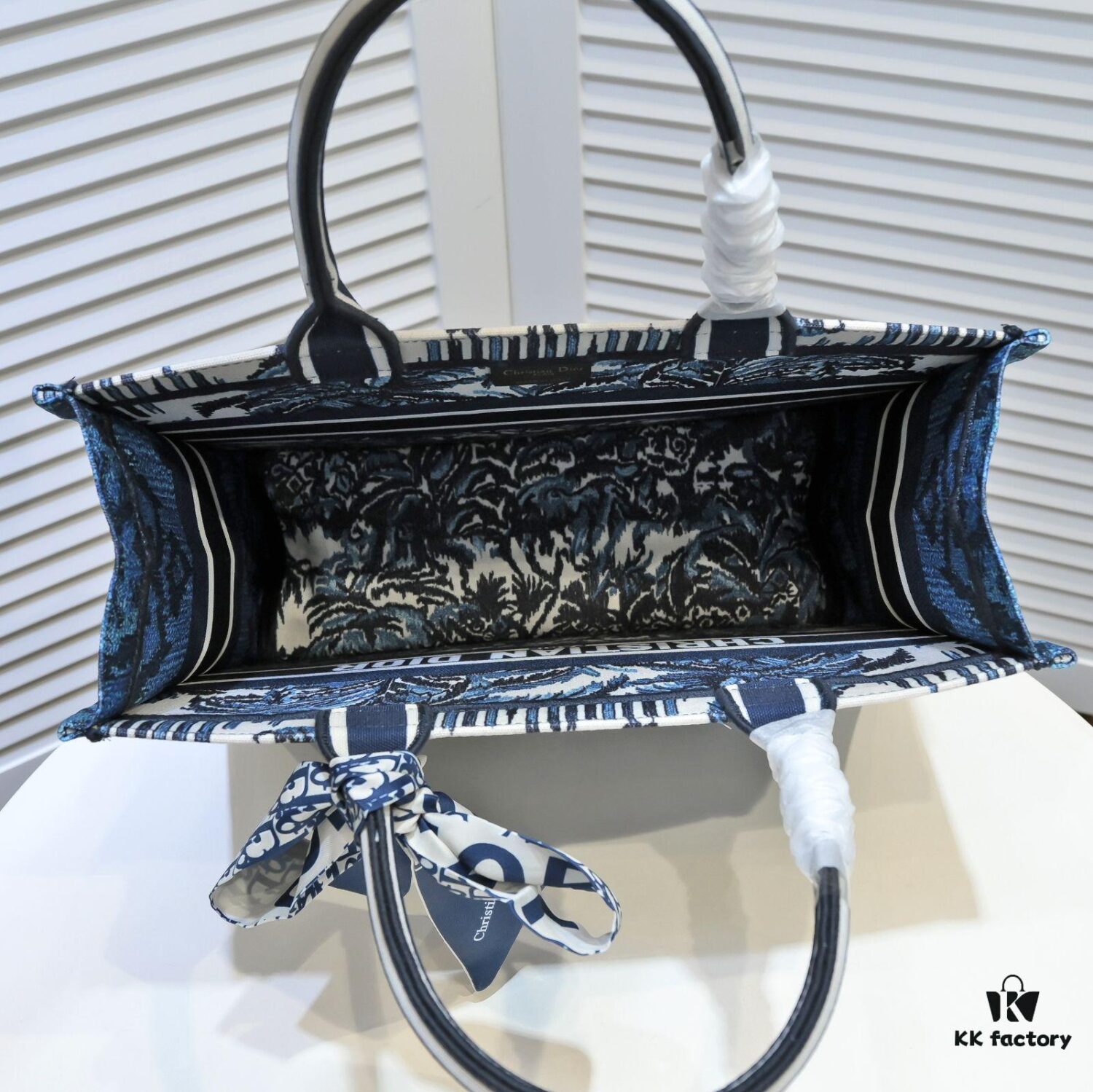 6930a5166e68136f4d9ac0a9 Dior Small Shopping Bag with Silk Scarf, Edged Design - New Arrival from Dior Counter, Limited Edition, Celebrity Style