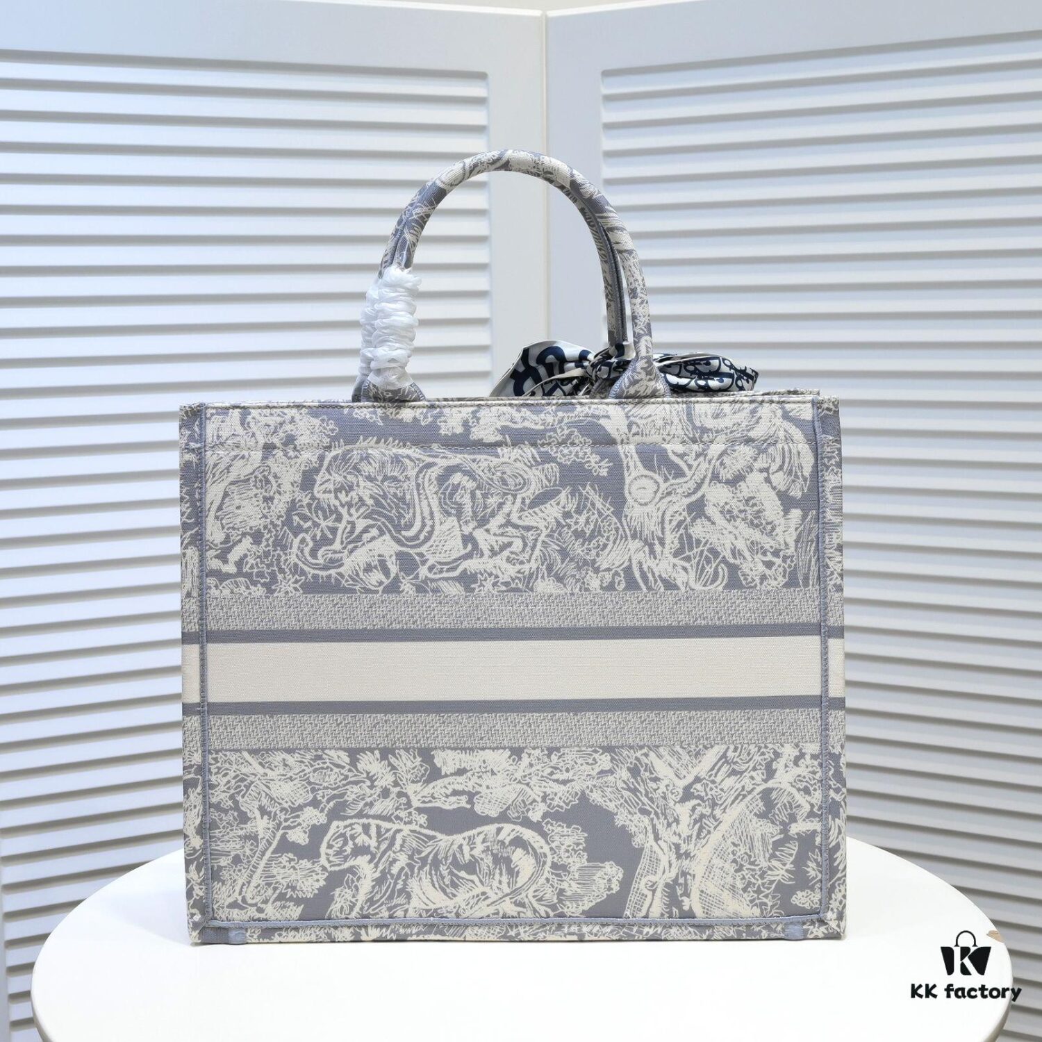 6930a5186e68136f4d9ac0af Large Size 🔥 Embroidered Edge Dior New Arrival Boutique Shopping Bag! Boutique Synchronized Update! Limited Edition Celebrity Style! Extremely Stylish! Imported Fabric 👍 High-End Quality! Seamlessly Matches Boutique Version, No Worries at All! Extra-Large Capacity, Perfect Choice for Outings 👍