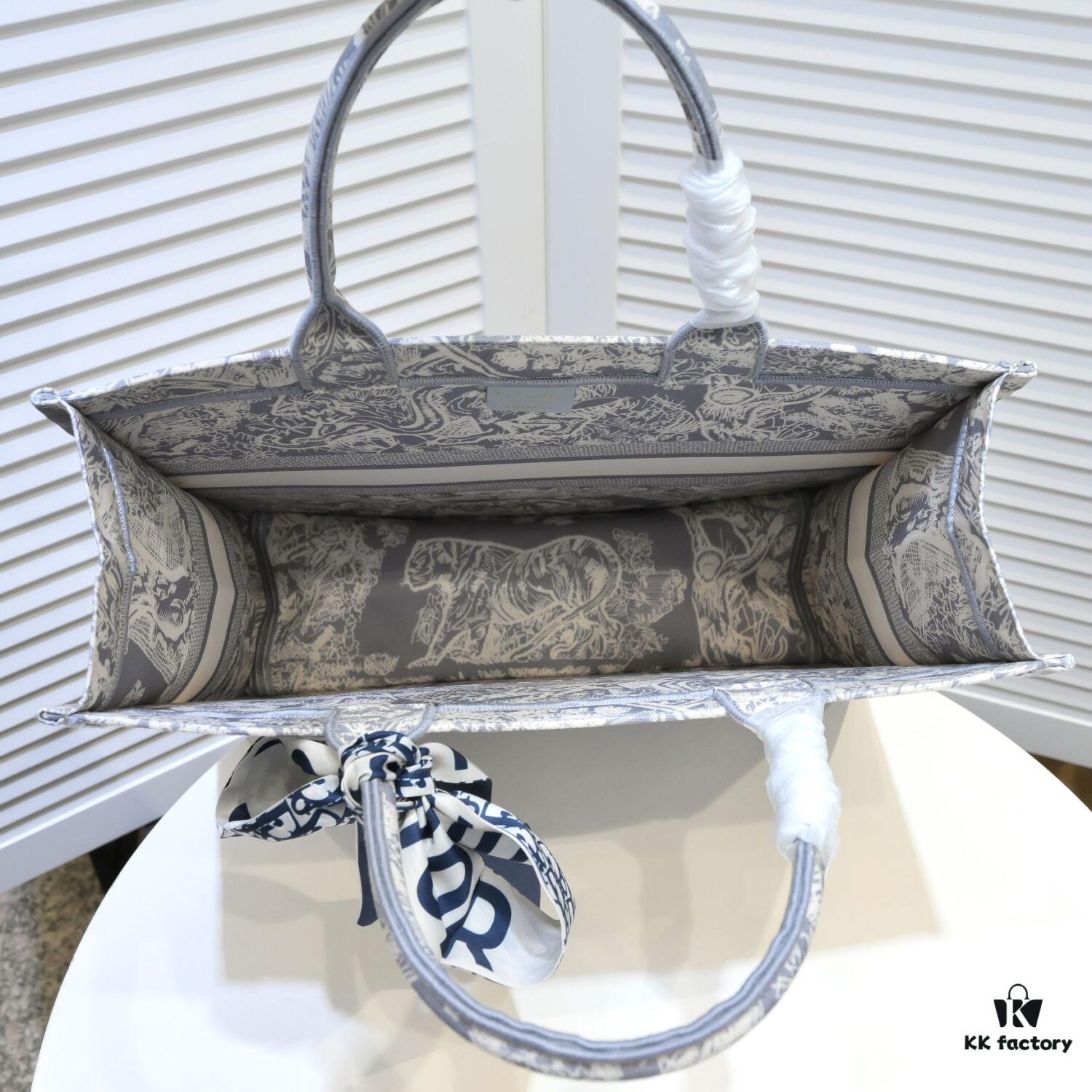 6930a51c6e68136f4d9ac0b3 Large Size 🔥 Embroidered Edge Dior New Arrival Boutique Shopping Bag! Boutique Synchronized Update! Limited Edition Celebrity Style! Extremely Stylish! Imported Fabric 👍 High-End Quality! Seamlessly Matches Boutique Version, No Worries at All! Extra-Large Capacity, Perfect Choice for Outings 👍