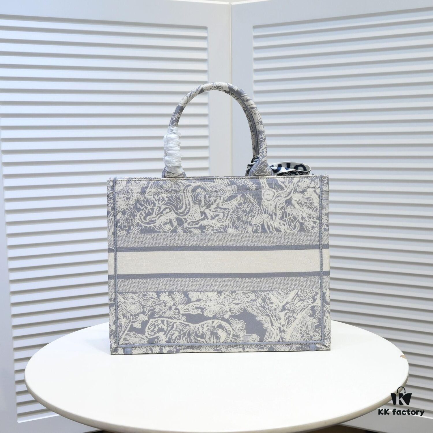Dior Small Shopping Bag with Silk Scarf, Edged Design, Limited Edition, Celebrity Style, Imported Fabric, High-End Quality