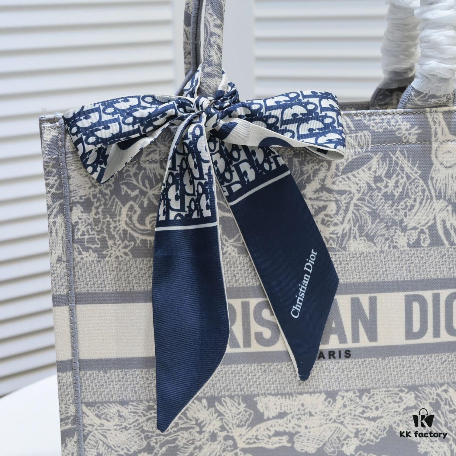 Dior Small Shopping Bag with Silk Scarf, Edged Design, Limited Edition, Celebrity Style, Imported Fabric, High-End Quality