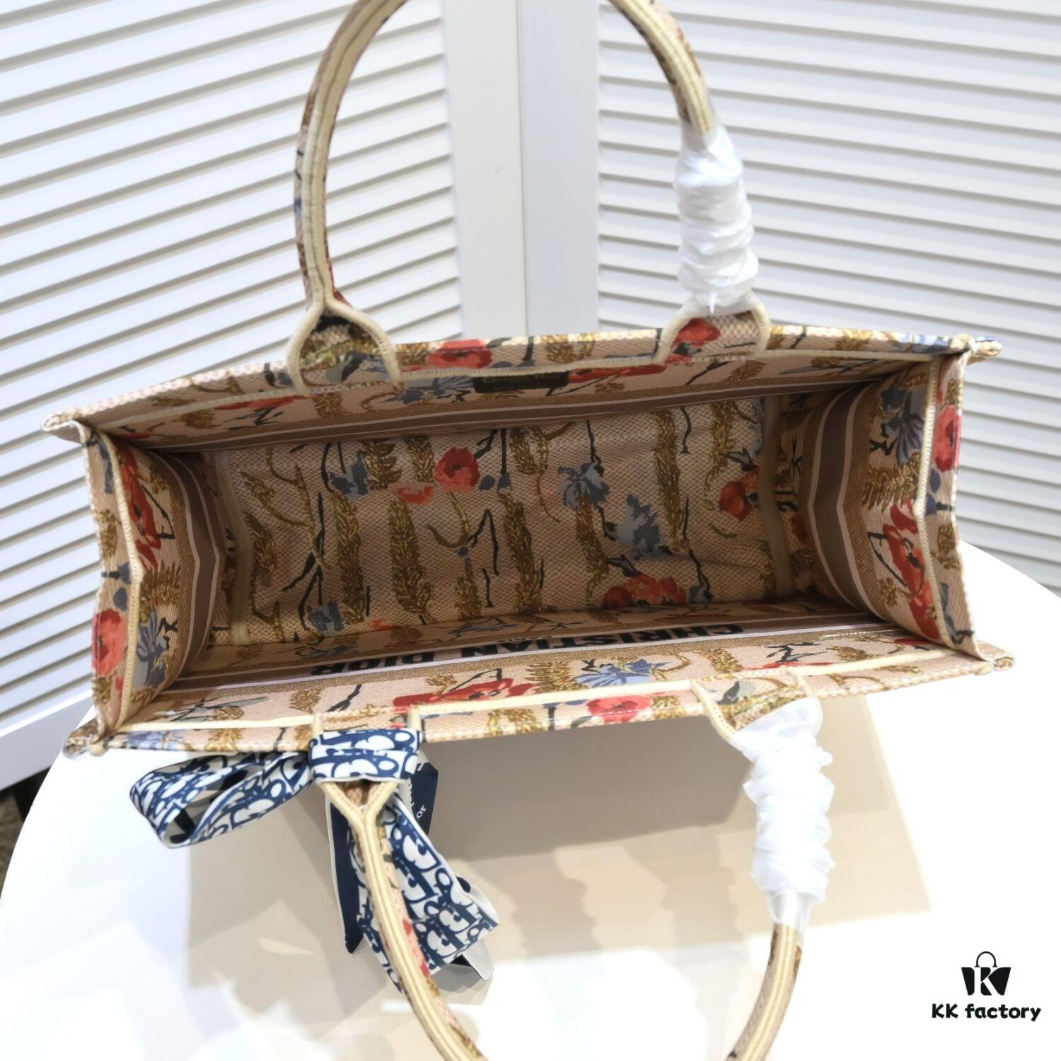 Dior Small Shopping Bag with Silk Scarf, Lockstitch, Counter New Arrival, Limited Edition, Celebrity Style, Imported Fabric, High-End Quality
