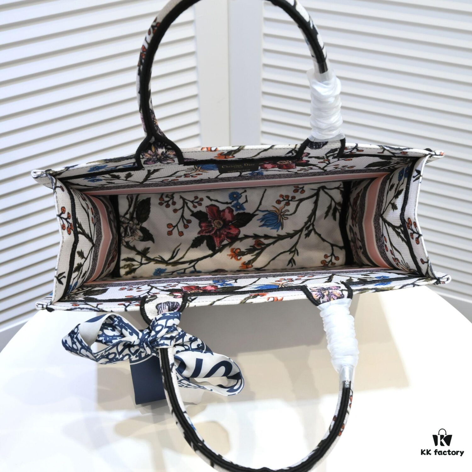 Dior Small Shopping Bag with Silk Scarf, Bound Edges, New Arrival from Dior Counter, Limited Edition, Celebrity Style, High-End Quality, Imported Fabric