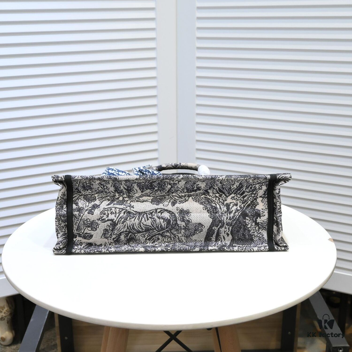 6930a54c6e68136f4d9ac107 Large DIOR Dior Store New Shopping Bag with Scarf, Embroidered Edging, Limited Edition, Celebrity Style, High-End Quality