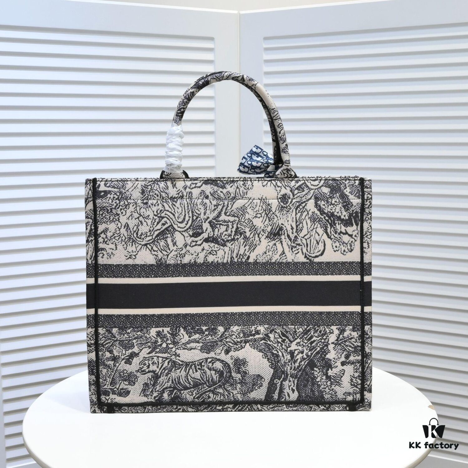 6930a54c6e68136f4d9ac108 Large DIOR Dior Store New Shopping Bag with Scarf, Embroidered Edging, Limited Edition, Celebrity Style, High-End Quality