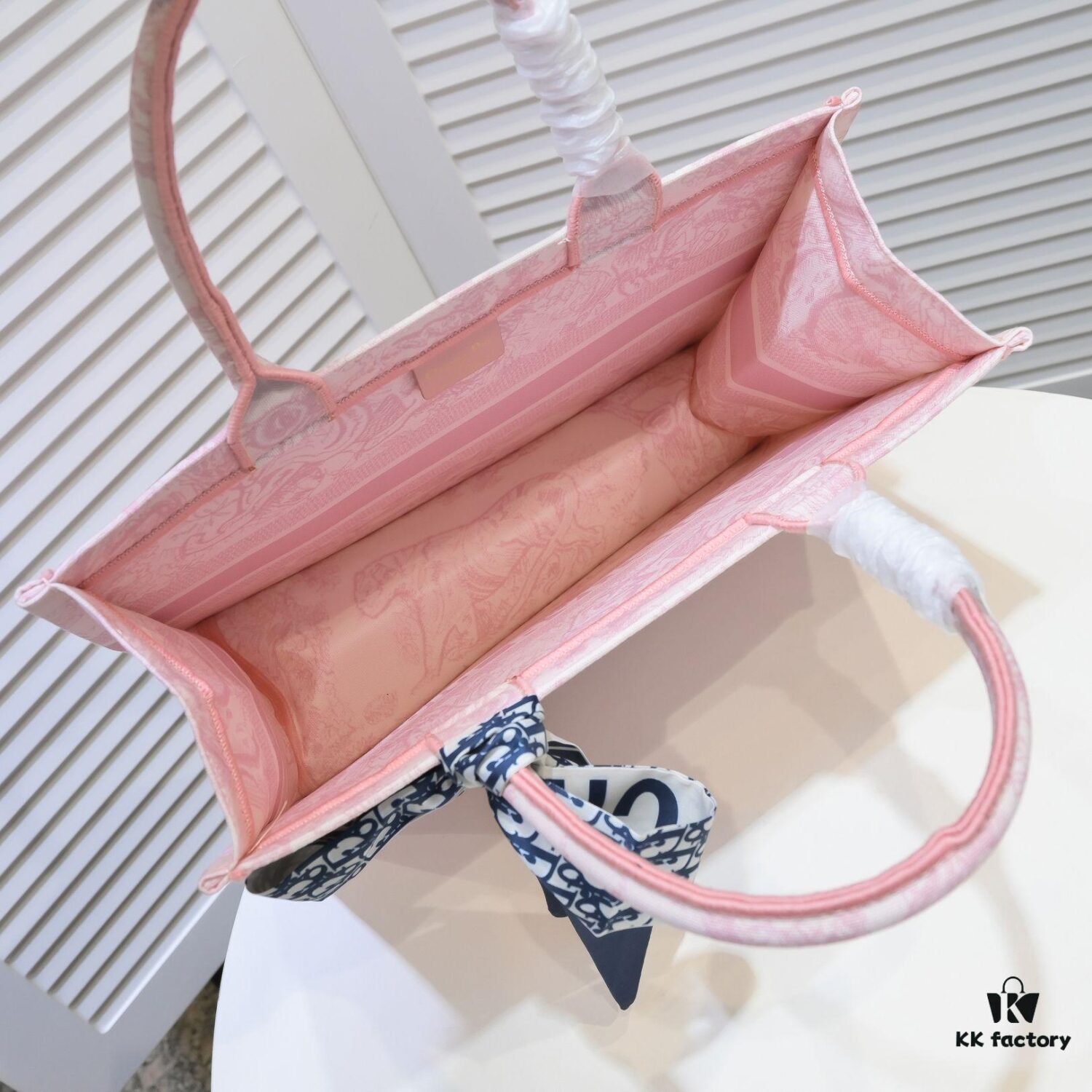 6930a57c6e68136f4d9ac15d Dior Small Shopping Bag with Silk Scarf, Hemmed, New Arrival at Dior Counter, Limited Edition Worn by Celebrities, Stylish and Elegant, Imported Fabric, High-End Quality