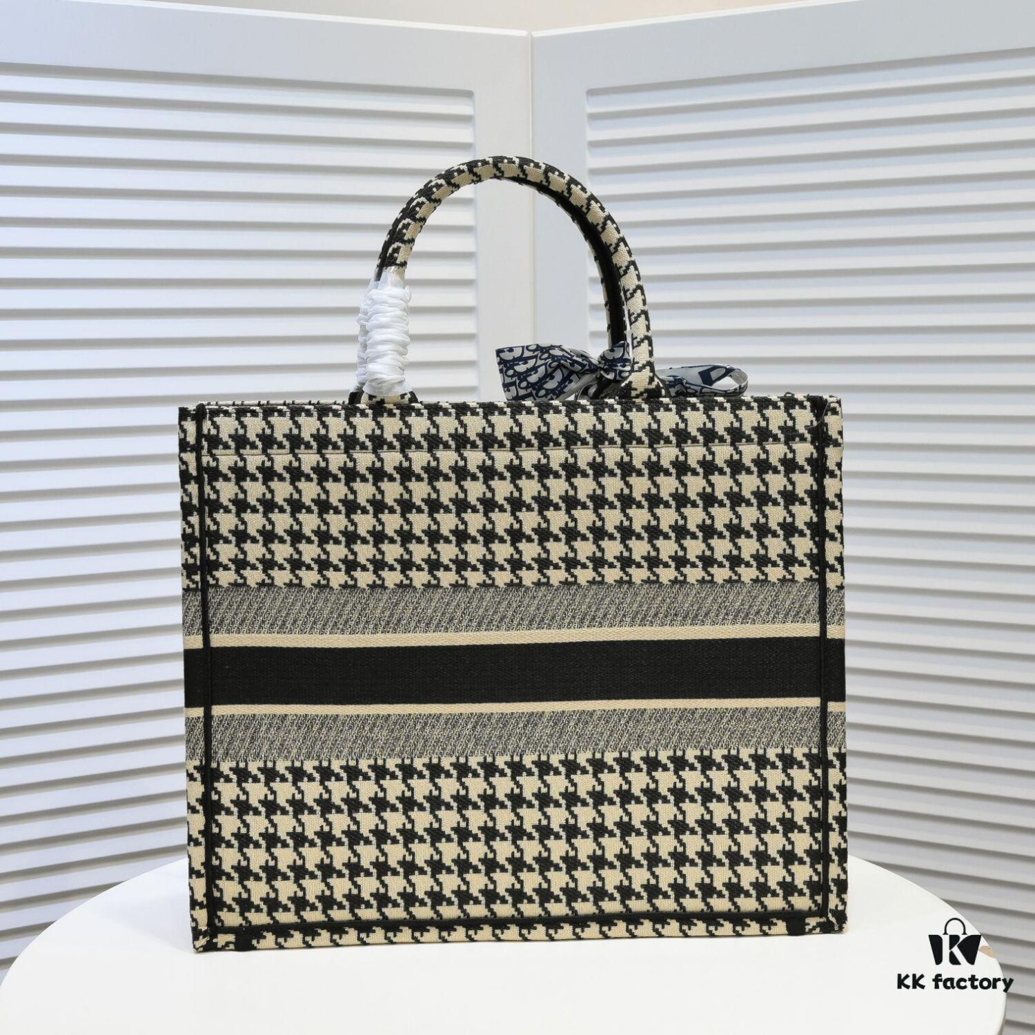 6930a57f6e68136f4d9ac160 Original Design Fabric with Scarf, Large Size 🔥 Embroidered Edging 🚀 Dior New Arrival Shopping Tote! Synchronized with Boutique Release! Limited Edition Celebrity Style! Extremely Stylish! Imported Fabric 👍 Premium Quality! Indistinguishable from Boutique Version! Extra-Large Capacity, Ideal for Outings 👍
