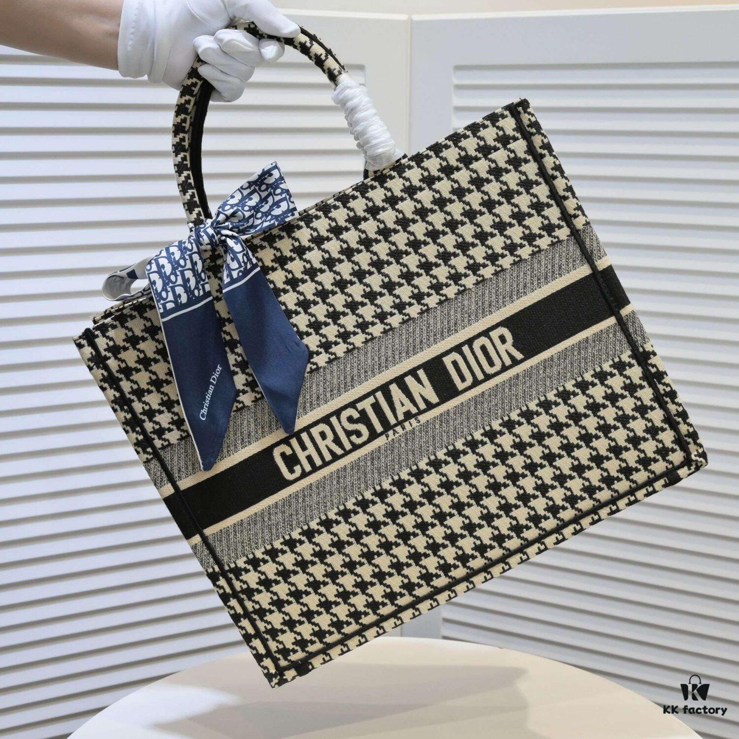 6930a5816e68136f4d9ac163 Original Design Fabric with Scarf, Large Size 🔥 Embroidered Edging 🚀 Dior New Arrival Shopping Tote! Synchronized with Boutique Release! Limited Edition Celebrity Style! Extremely Stylish! Imported Fabric 👍 Premium Quality! Indistinguishable from Boutique Version! Extra-Large Capacity, Ideal for Outings 👍
