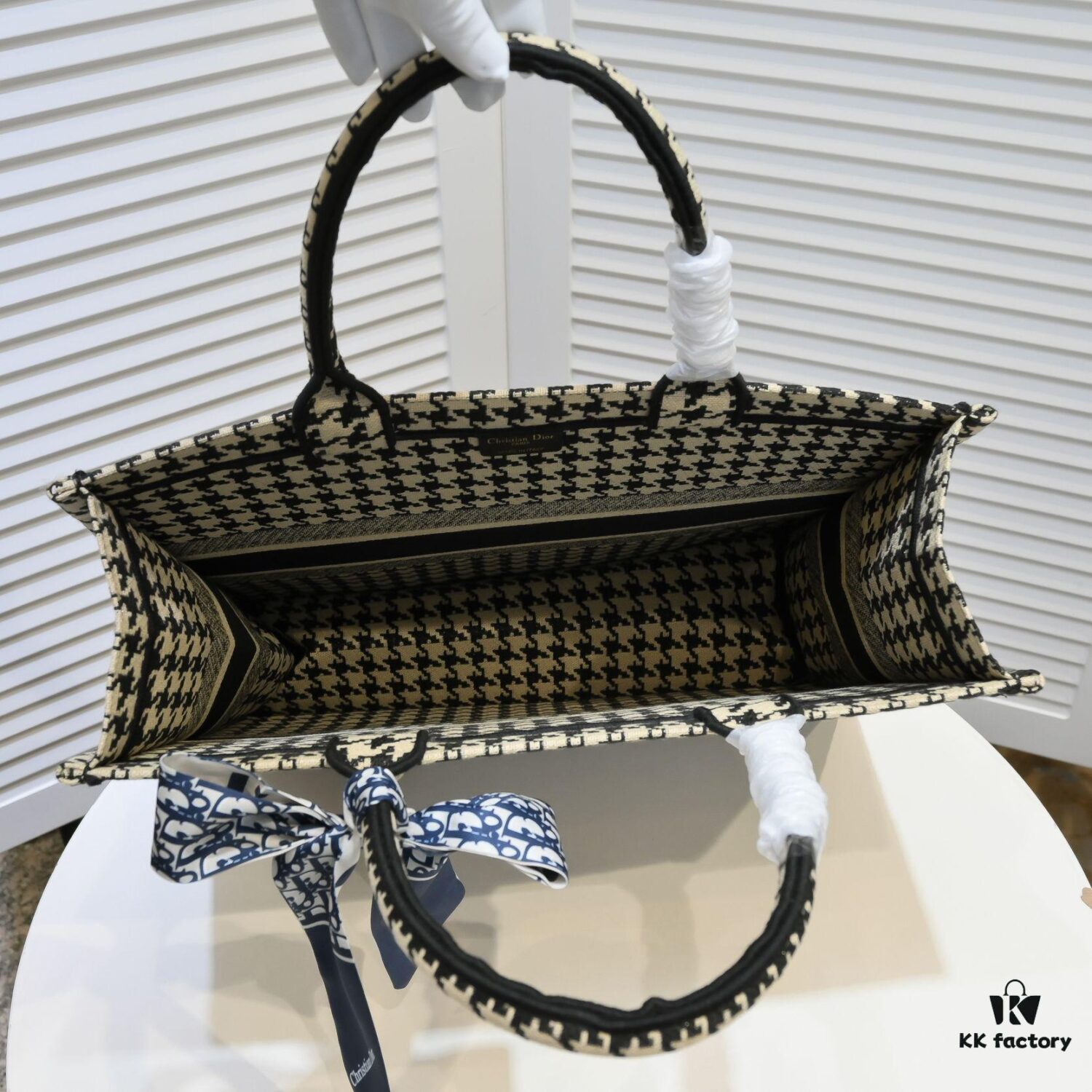 6930a5816e68136f4d9ac166 Original Design Fabric with Scarf, Large Size 🔥 Embroidered Edging 🚀 Dior New Arrival Shopping Tote! Synchronized with Boutique Release! Limited Edition Celebrity Style! Extremely Stylish! Imported Fabric 👍 Premium Quality! Indistinguishable from Boutique Version! Extra-Large Capacity, Ideal for Outings 👍