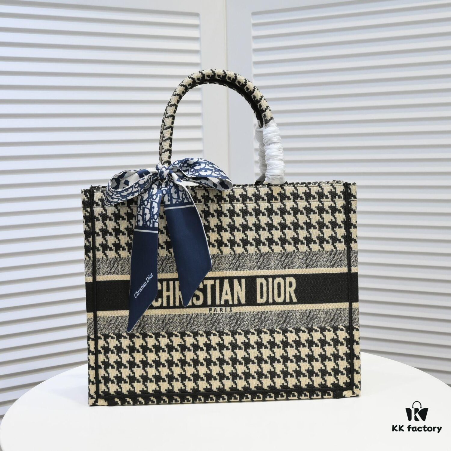6930a5826e68136f4d9ac168 Original Order Fabric, with Scarf Mini Size, Bound Edges, Dior New Arrival Shopping Tote! Store Version Synchronized Update! Limited Edition Worn by Celebrities! Extremely Stylish! Imported Fabric, High-End Quality!