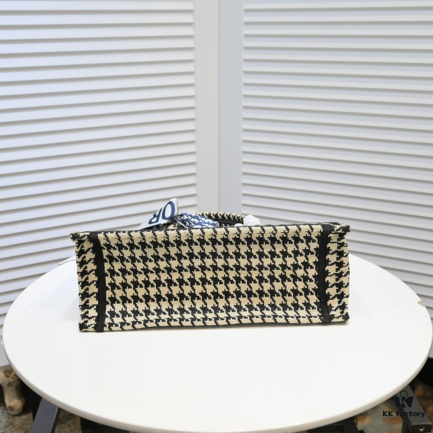 6930a5856e68136f4d9ac16b Original Order Fabric, with Scarf Mini Size, Bound Edges, Dior New Arrival Shopping Tote! Store Version Synchronized Update! Limited Edition Worn by Celebrities! Extremely Stylish! Imported Fabric, High-End Quality!