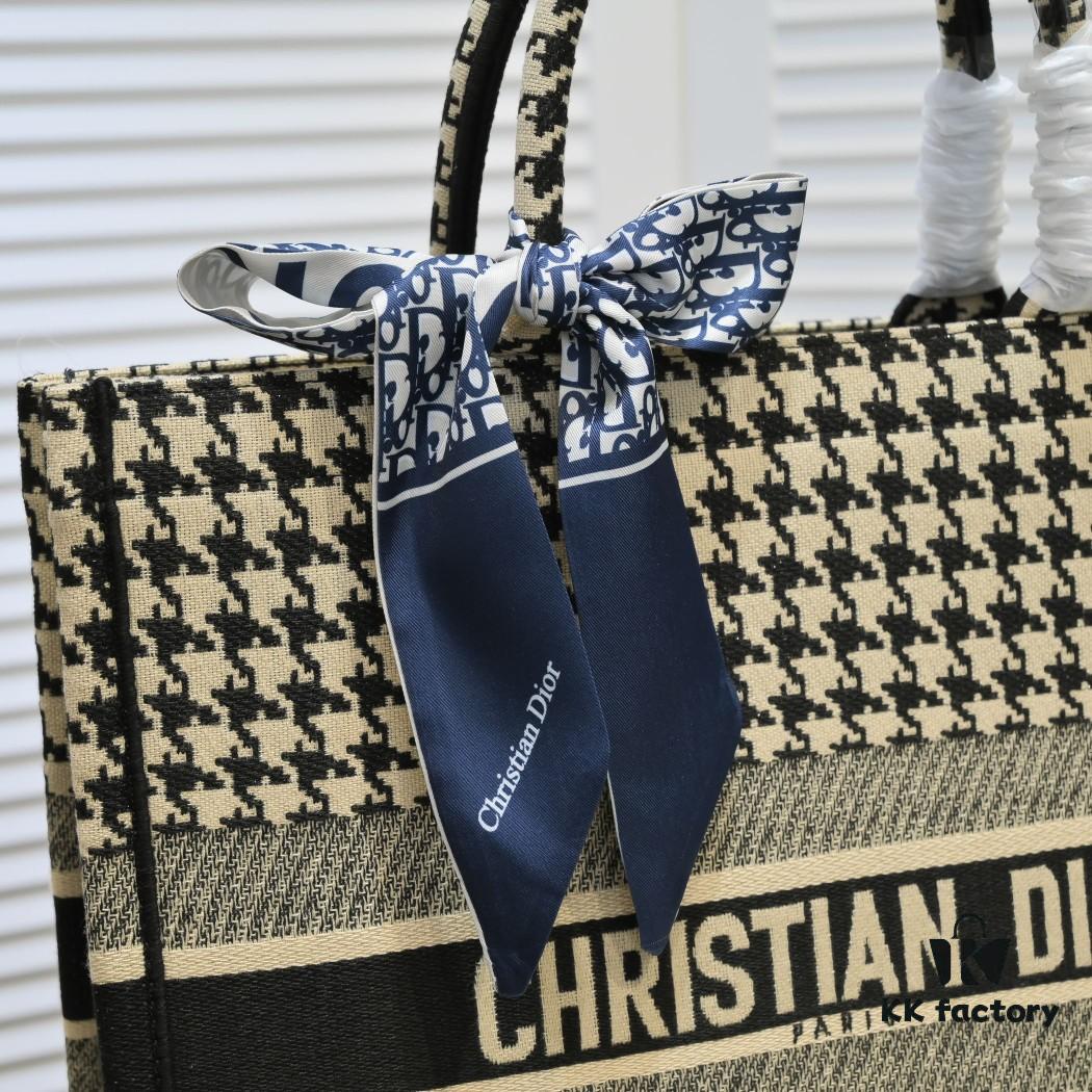 6930a5866e68136f4d9ac16d Original Order Fabric, with Scarf Mini Size, Bound Edges, Dior New Arrival Shopping Tote! Store Version Synchronized Update! Limited Edition Worn by Celebrities! Extremely Stylish! Imported Fabric, High-End Quality!