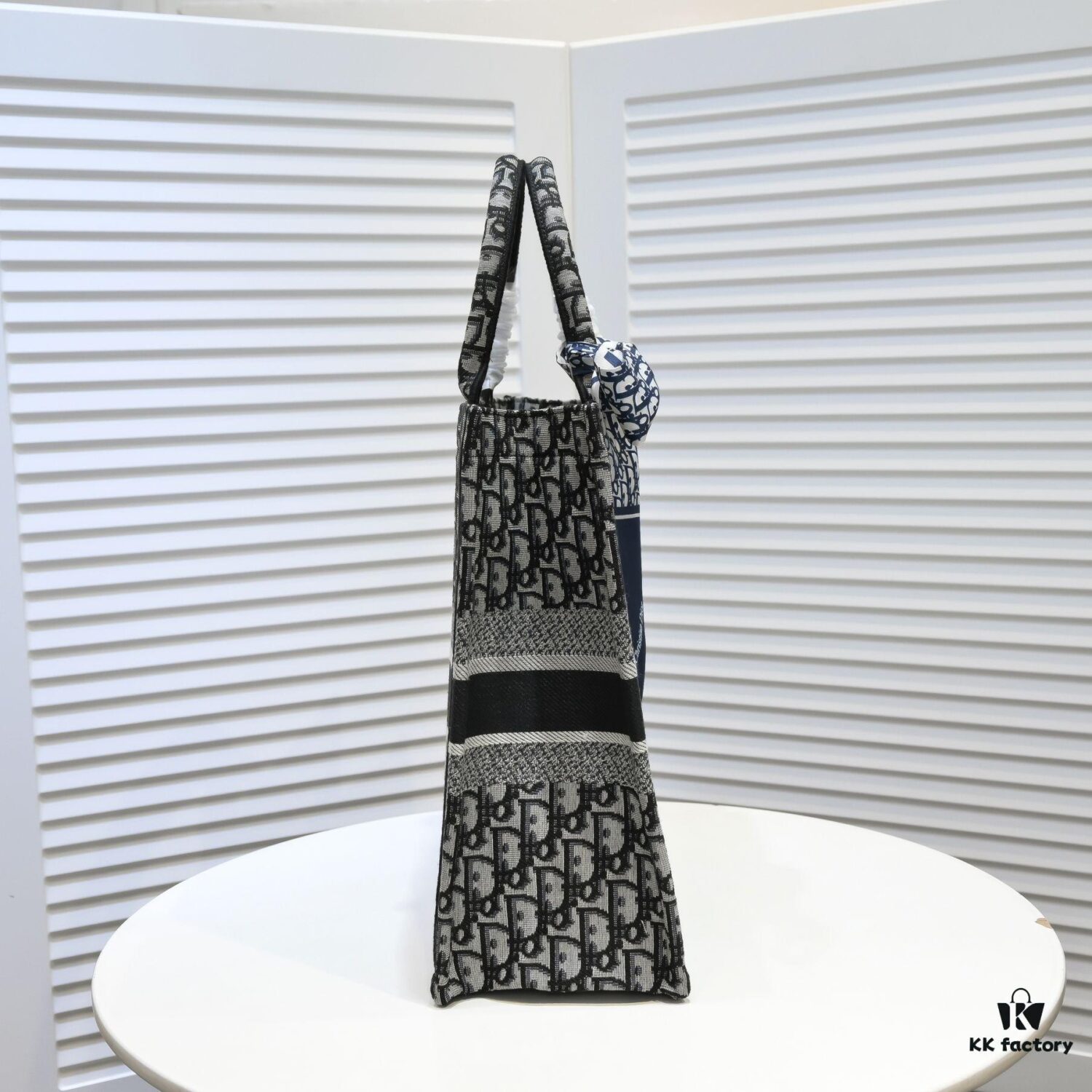 6930a5876e68136f4d9ac170 Large Size with Scarf 🔥 Embroidered Edge ➔ Dior New Arrival Shopping Tote! Counter Synchronized Update! Limited Edition Worn by Celebrities! Extremely Stylish! Premium Imported Fabric, High-End Quality! Indistinguishable from Counter Version! Extra-Large Capacity, Perfect for Outings!