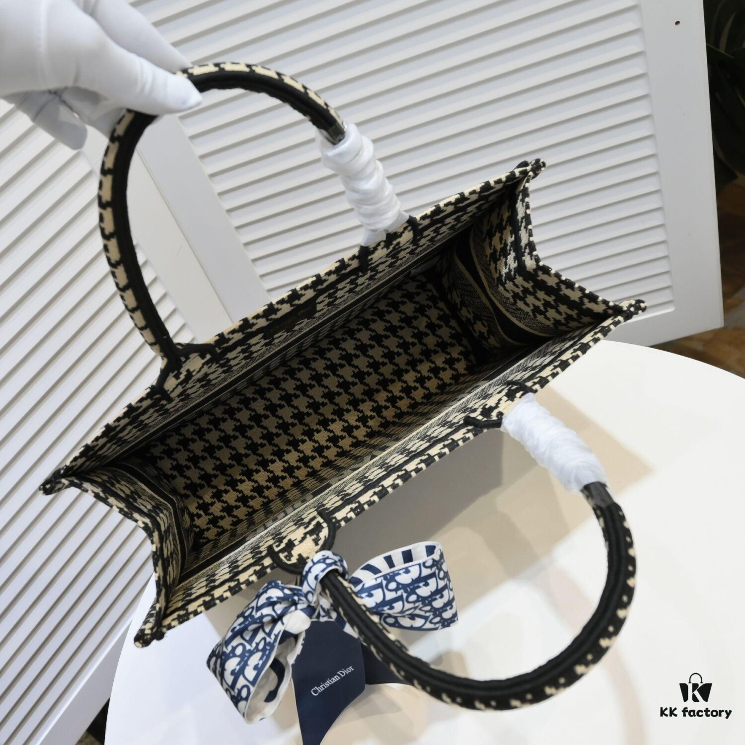 6930a5876e68136f4d9ac171 Original Order Fabric, with Scarf Mini Size, Bound Edges, Dior New Arrival Shopping Tote! Store Version Synchronized Update! Limited Edition Worn by Celebrities! Extremely Stylish! Imported Fabric, High-End Quality!