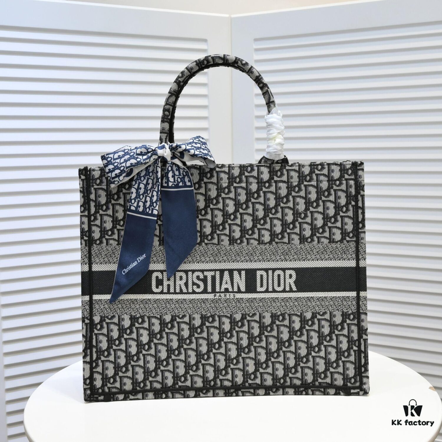 6930a5886e68136f4d9ac172 Large Size with Scarf 🔥 Embroidered Edge ➔ Dior New Arrival Shopping Tote! Counter Synchronized Update! Limited Edition Worn by Celebrities! Extremely Stylish! Premium Imported Fabric, High-End Quality! Indistinguishable from Counter Version! Extra-Large Capacity, Perfect for Outings!