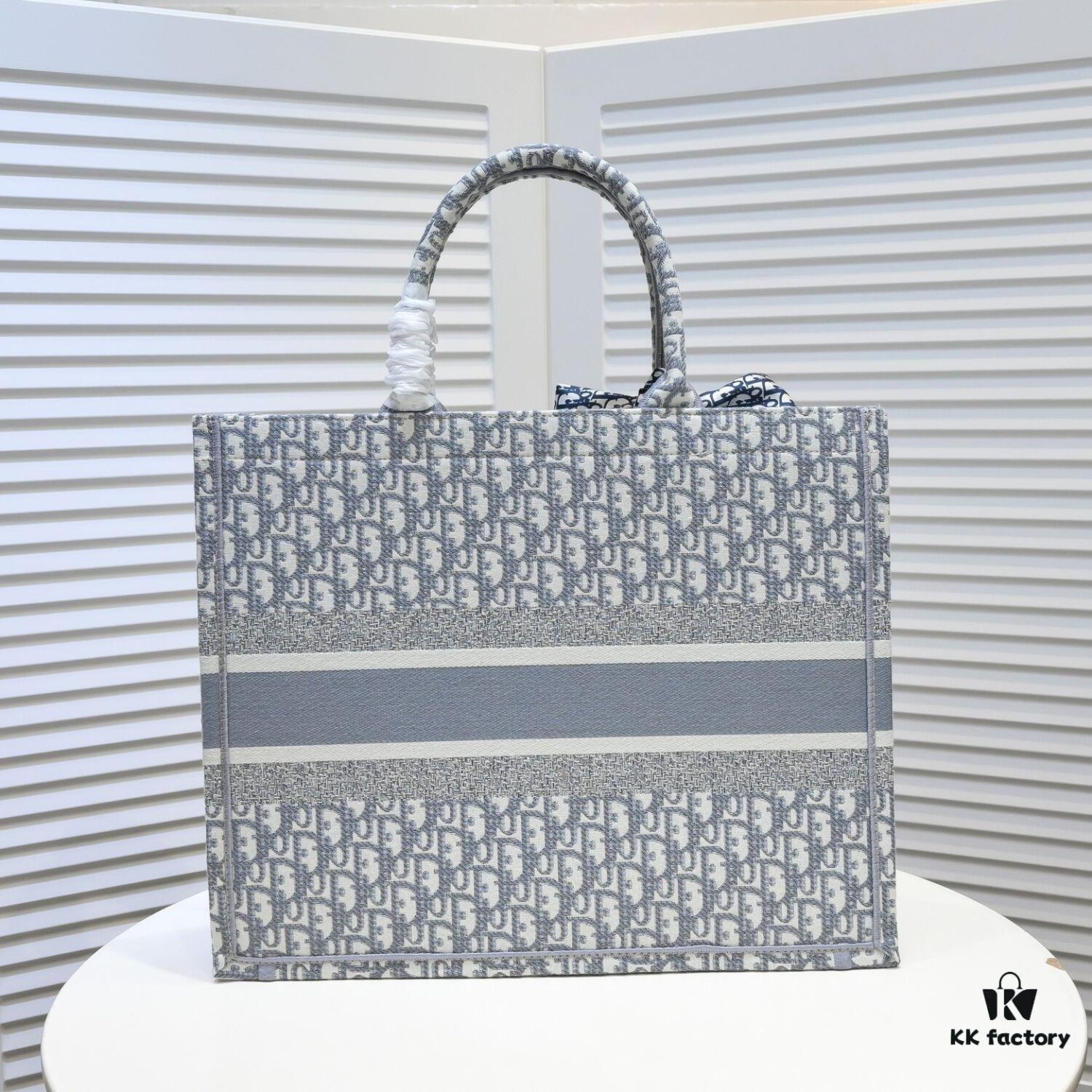 6930a5946e68136f4d9ac186 Large Size with Silk Scarf 🔥 Embroidered Edge Dior New Arrival Shopping Tote! Counter Synchronized Update! Limited Edition Worn by Celebrities! Extremely Stylish! Imported Fabric, High-End Quality! Seamlessly Matches Authentic Counter Version! Extra-Large Capacity, Ideal for Outings!