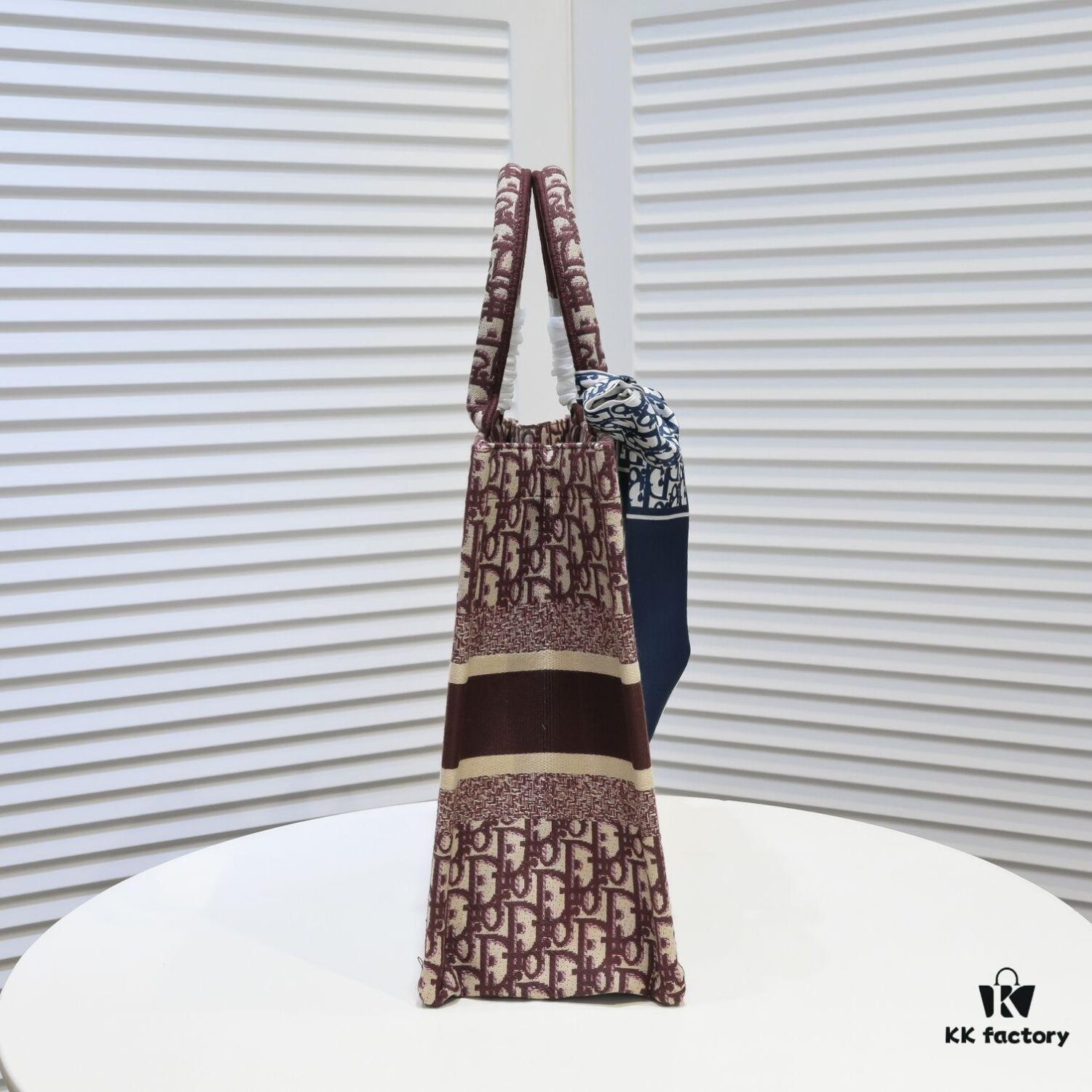 6930a5a46e68136f4d9ac1a0 Dior Small Shopping Bag with Silk Scarf, Bound Edges, New Arrival from Dior Counter, Limited Edition Worn by Celebrities, Stylish and Elegant, Imported Fabric, High-End Quality