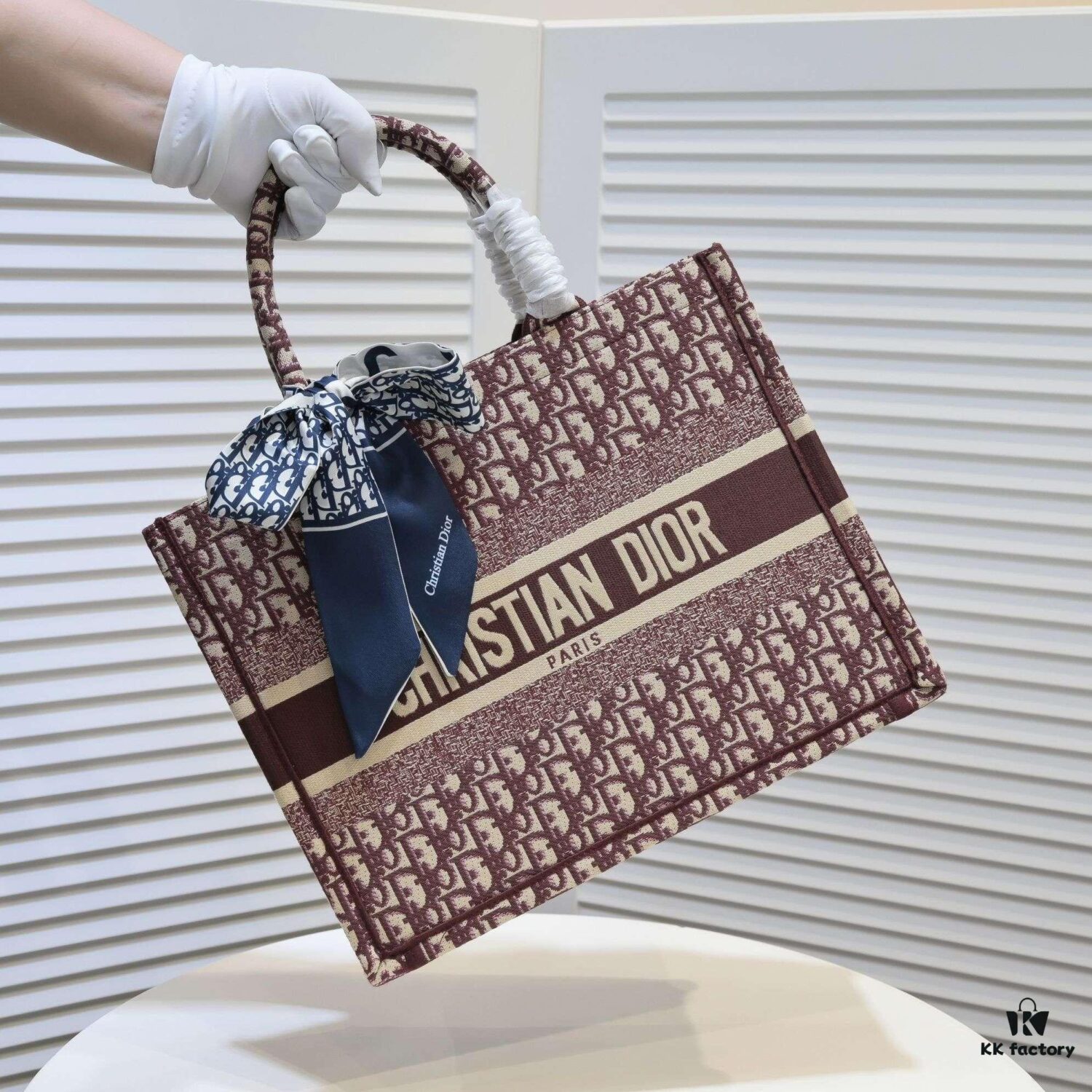 6930a5a46e68136f4d9ac1a2 Dior Small Shopping Bag with Silk Scarf, Bound Edges, New Arrival from Dior Counter, Limited Edition Worn by Celebrities, Stylish and Elegant, Imported Fabric, High-End Quality