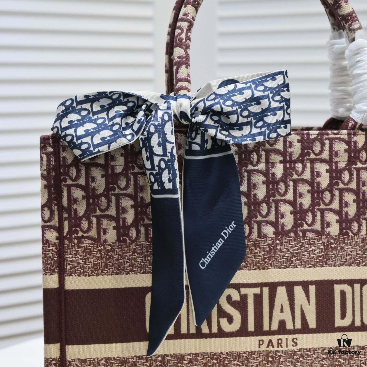 6930a5a66e68136f4d9ac1a4 Dior Small Shopping Bag with Silk Scarf, Bound Edges, New Arrival from Dior Counter, Limited Edition Worn by Celebrities, Stylish and Elegant, Imported Fabric, High-End Quality