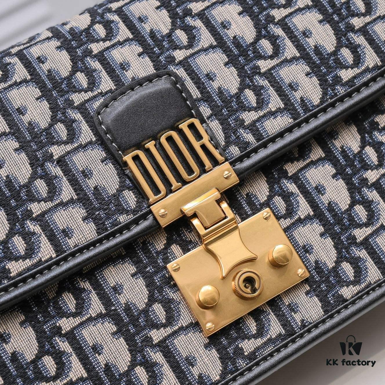 6930a5c56e68136f4d9ac1e0 DIOR OBLIQUE Flap Handheld Bag with Chain Detail