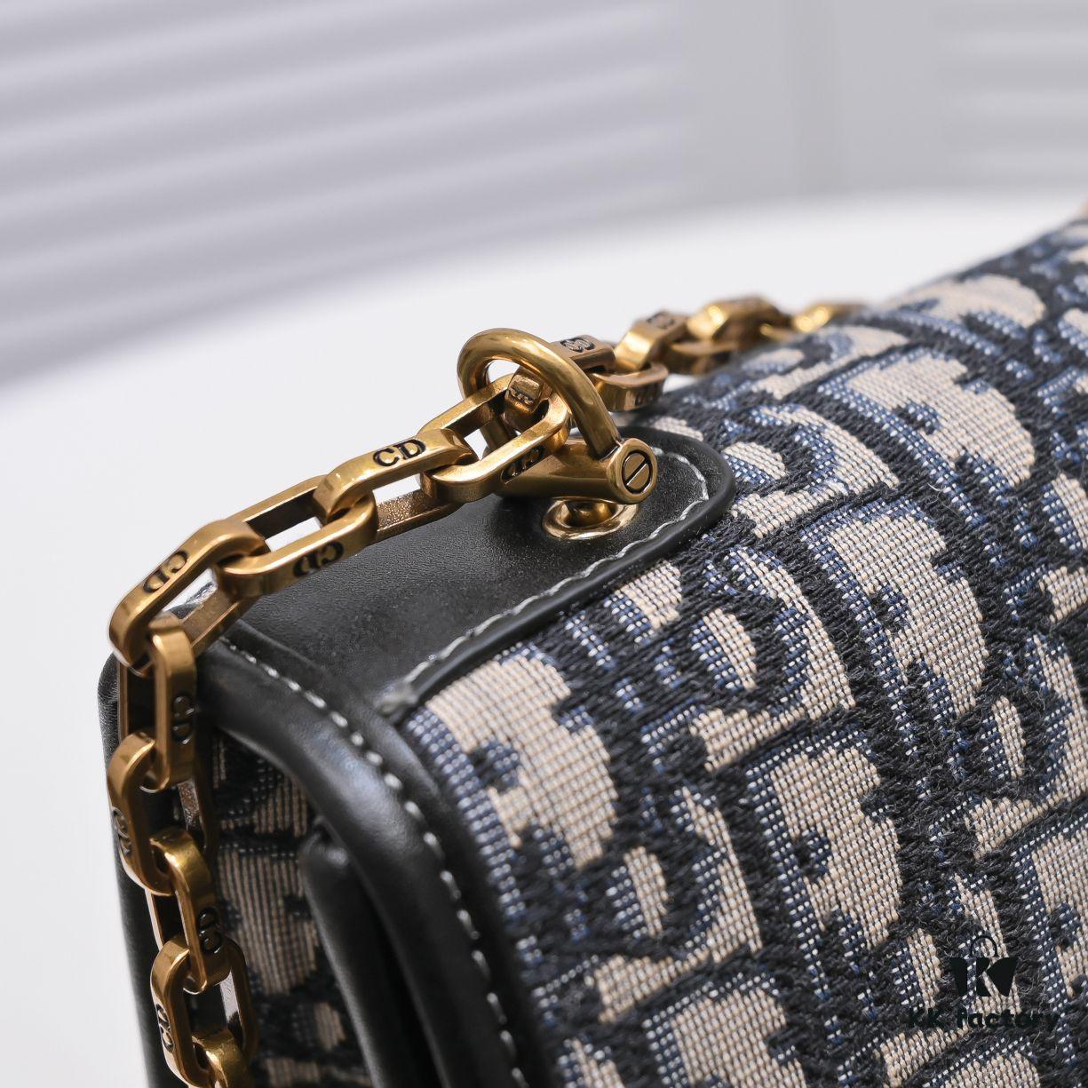6930a5c76e68136f4d9ac1e2 DIOR OBLIQUE Flap Handheld Bag with Chain Detail