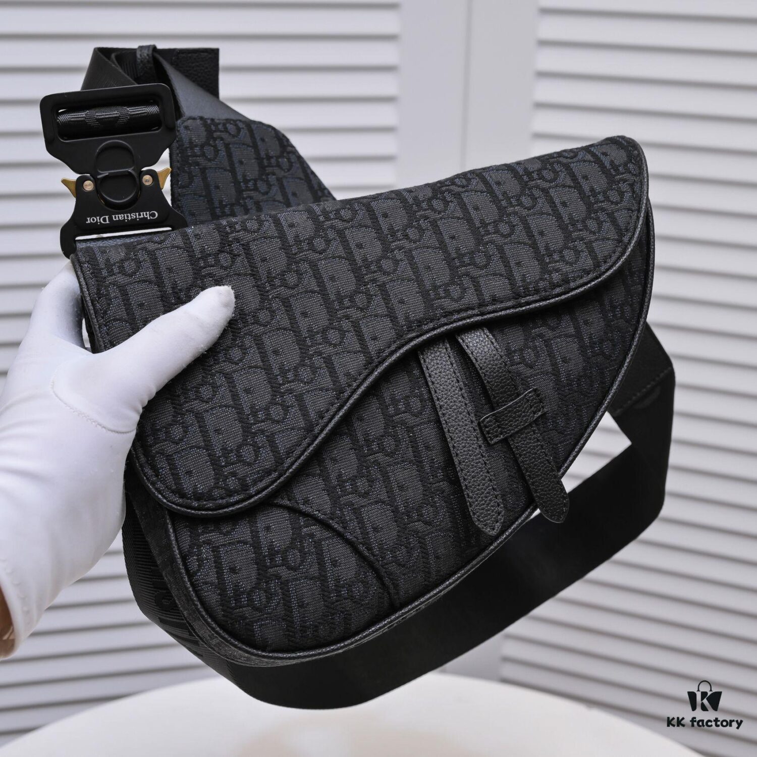 6930a5cb6e68136f4d9ac1ea Dior Men's SADDLE Unisex Crossbody Bag / Chest Bag