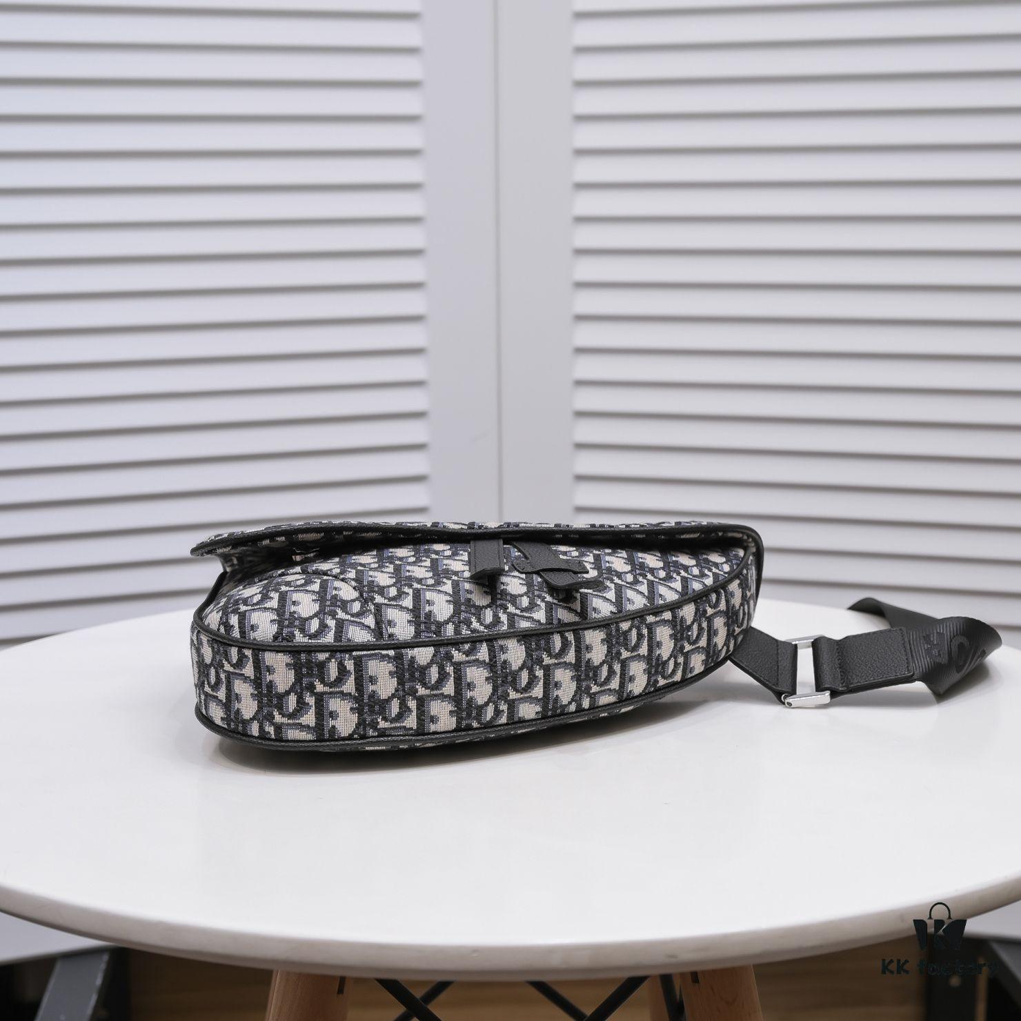 6930a5cd6e68136f4d9ac1ee Dior Men's SADDLE Unisex Crossbody Bag / Chest Bag