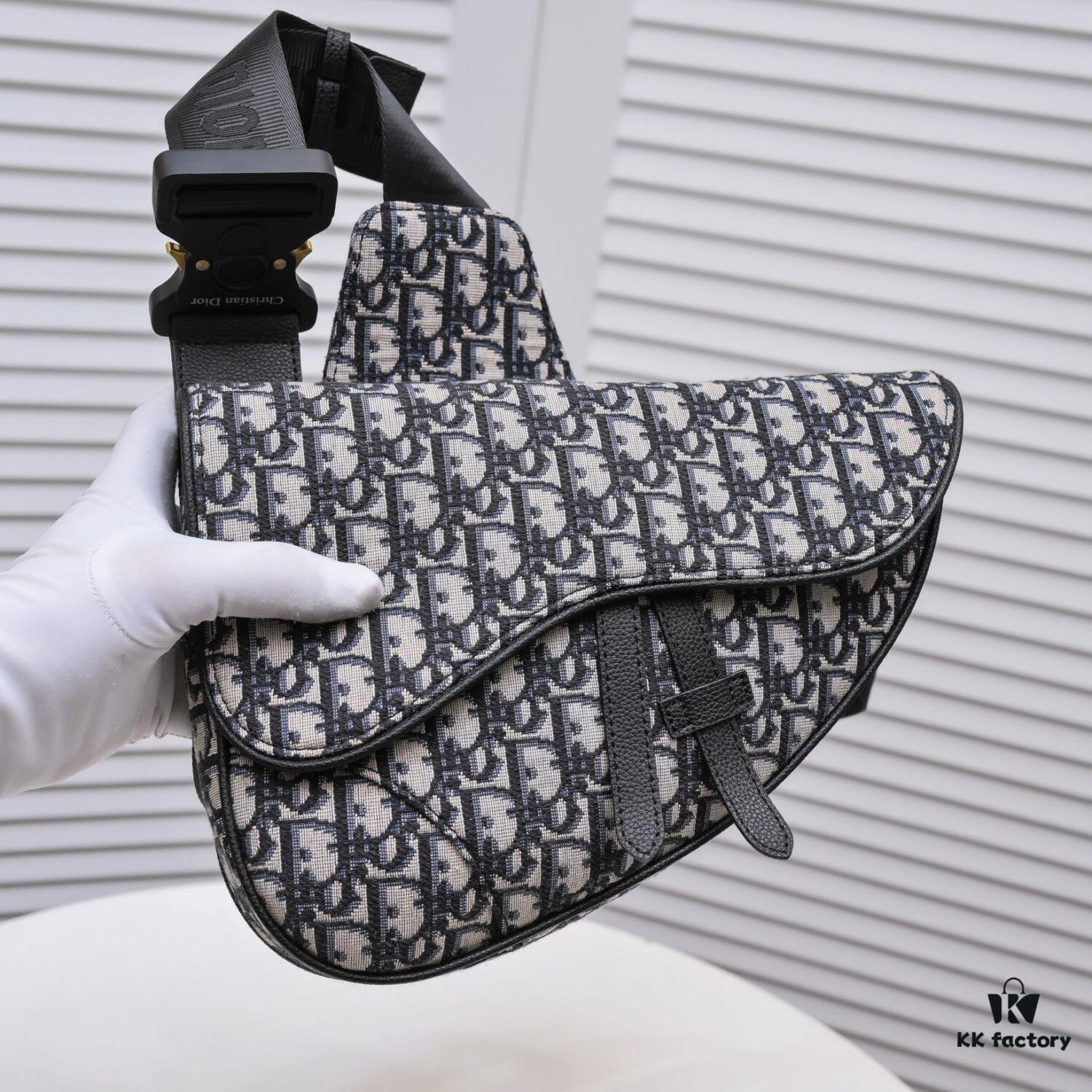 6930a5d16e68136f4d9ac1f2 Dior Men's SADDLE Unisex Crossbody Bag / Chest Bag