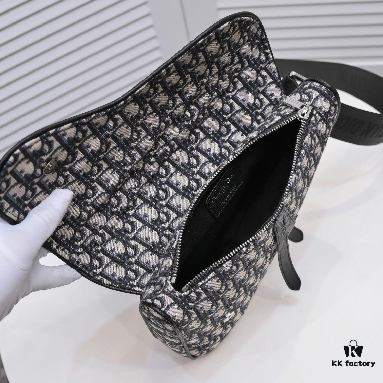 6930a5d46e68136f4d9ac1fc Dior Men's SADDLE Unisex Crossbody Bag / Chest Bag