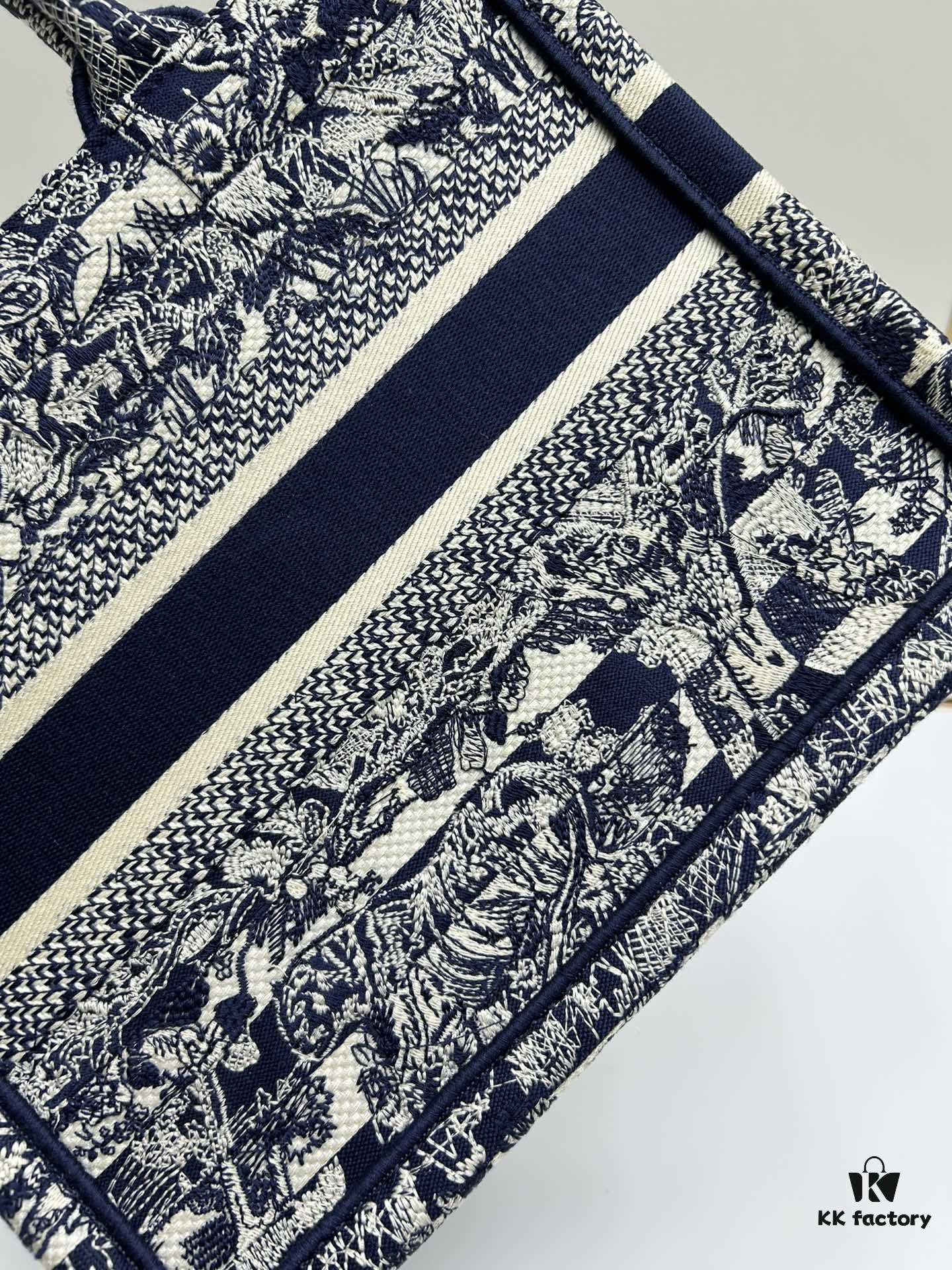 6930a5fe6e68136f4d9ac243 Book Tote Bag with Embroidered Small Size 26.5cm