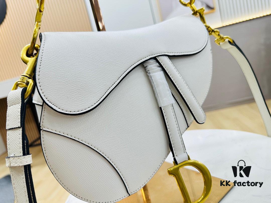 6930a6886e68136f4d9ac342 New Arrival☀️ Palm Grain Saddle Bag – Be a Classic with Classics