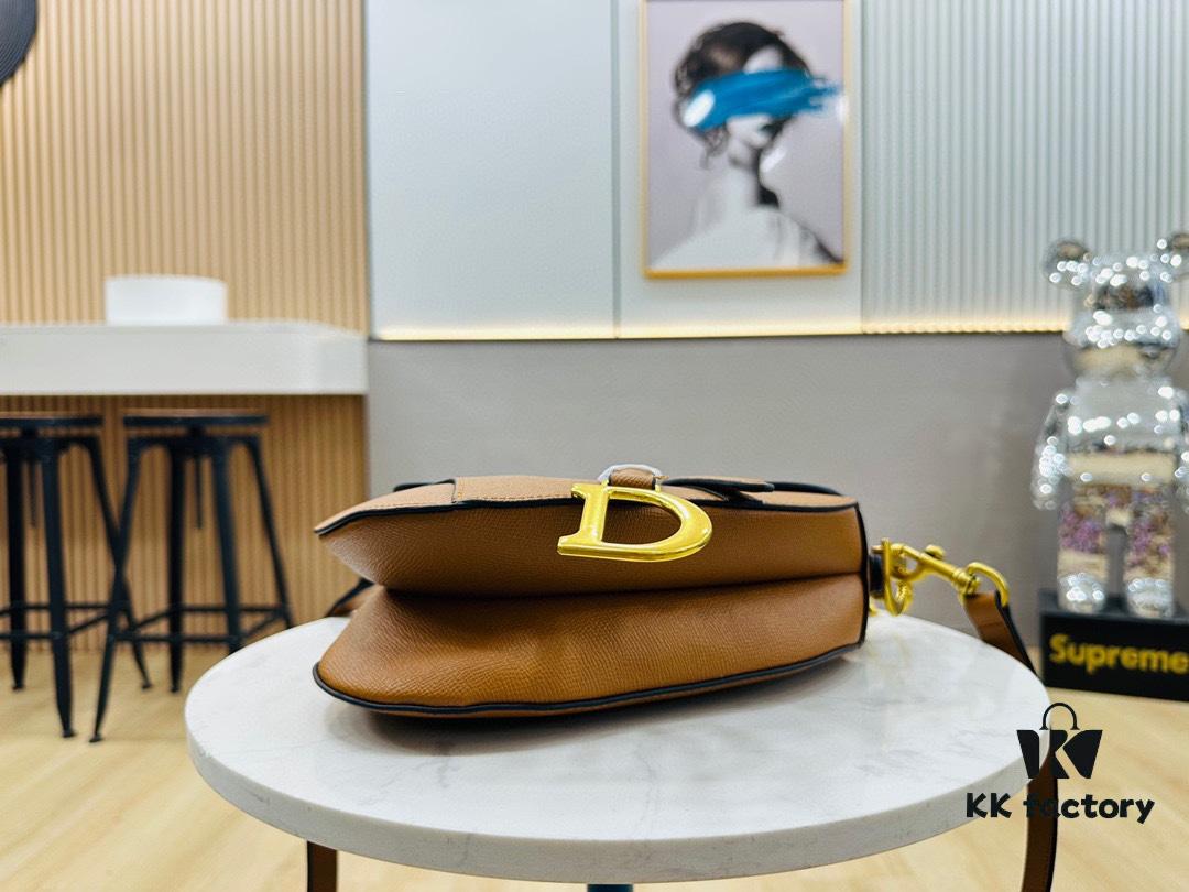 6930a6886e68136f4d9ac343 New Arrival☀️ Palm Grain Saddle Bag – Be a Classic with Classics