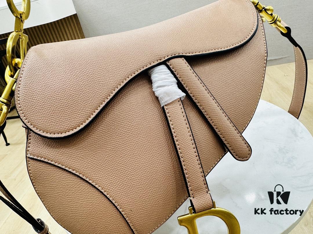 6930a6976e68136f4d9ac35f New Arrival☀️ Palm Grain Saddle Bag Be a Classic with Classics