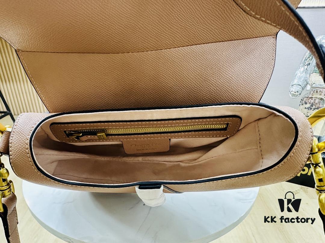 6930a6996e68136f4d9ac361 New Arrival☀️ Palm Grain Saddle Bag Be a Classic with Classics