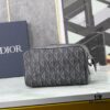 6930a7156e68136f4d9ac45e This toiletry bag combines practical functionality with minimalist design. Crafted from black CD Diamond canvas inspired by the Dior archives, it features smooth calf leather trims in matching tones and a signature Dior emblem on the front.