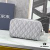 6930a7196e68136f4d9ac466 This toiletry bag combines practical functionality with minimalist design. Crafted from Dior gray CD Diamond canvas inspired by the Dior archives, it features smooth calf leather trims in matching tones and a signature Dior logo on the front.