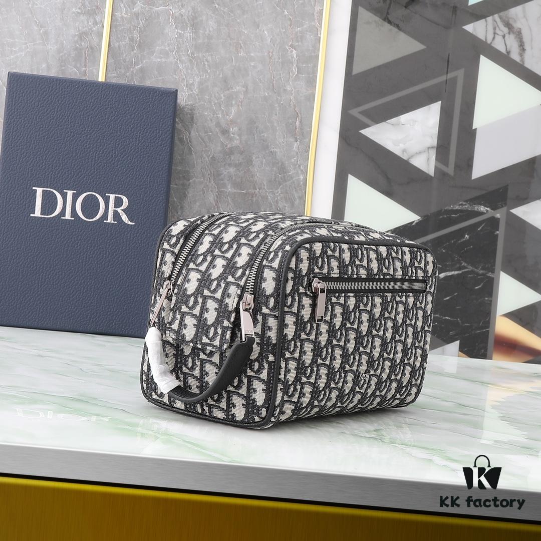 6930a71e6e68136f4d9ac46e This toiletry bag combines practical functionality with minimalist design, crafted in beige and black Oblique printed fabric with black grained leather trims, featuring the Dior logo on the front.