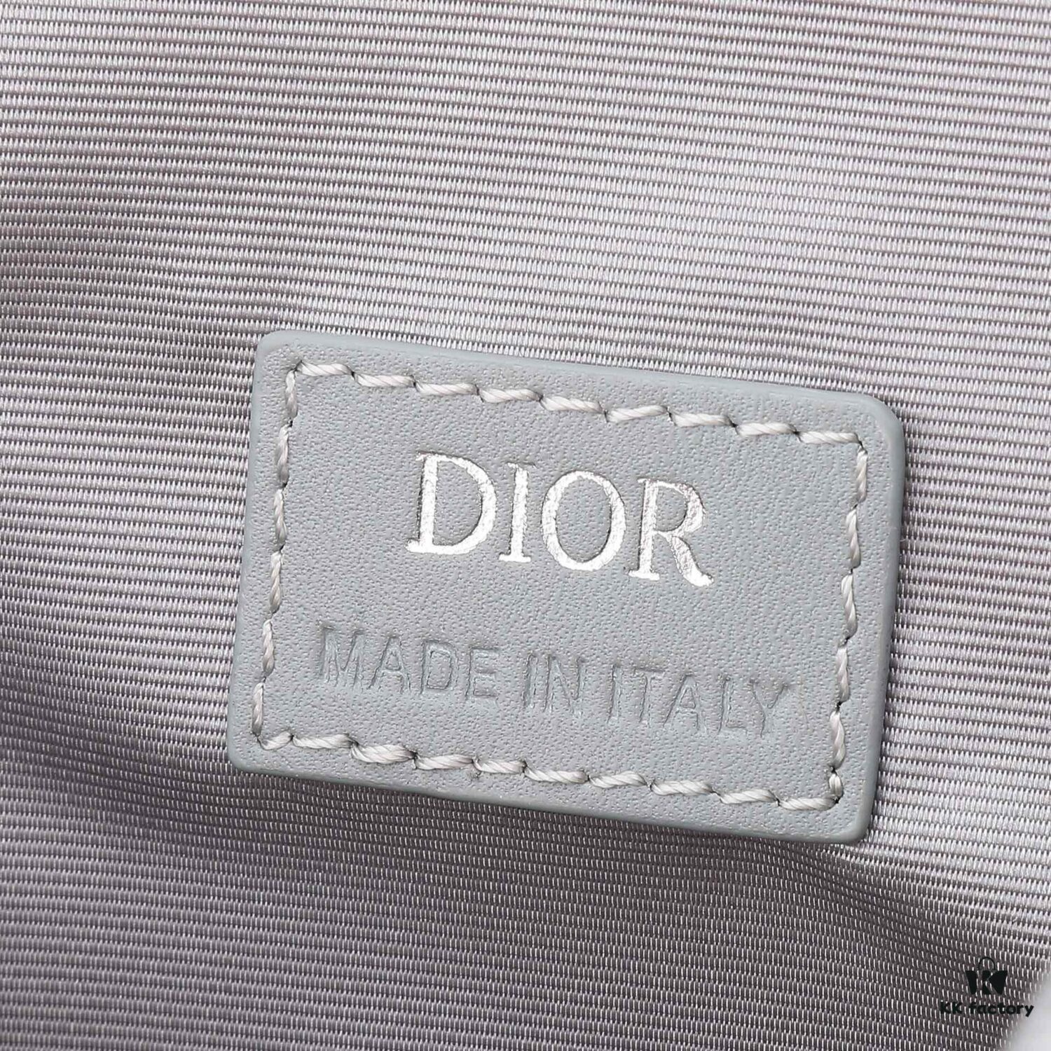 6930a7206e68136f4d9ac474 This toiletry bag combines practical functionality with minimalist design. Crafted from Dior gray CD Diamond canvas inspired by the Dior archives, it features smooth calf leather trims in matching tones and a signature Dior logo on the front.