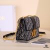 MONTAIGNE Chain Bag