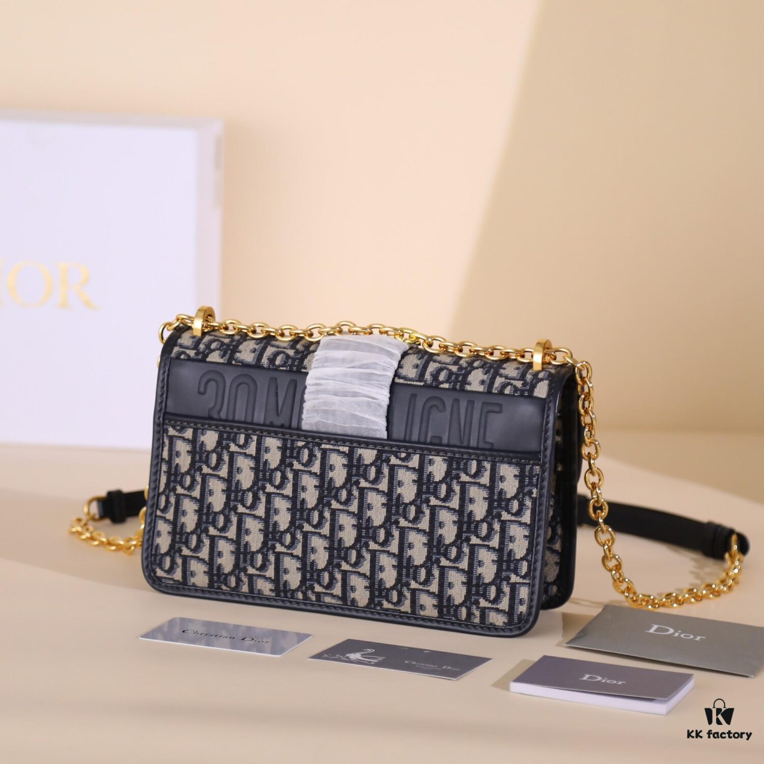MONTAIGNE Chain Bag