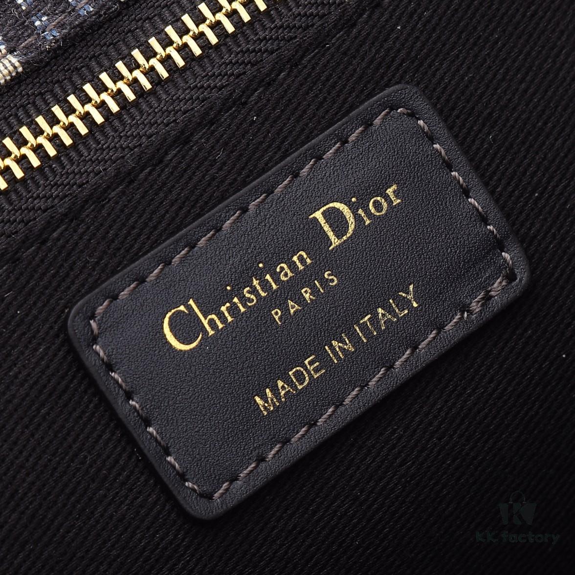 MONTAIGNE Chain Bag