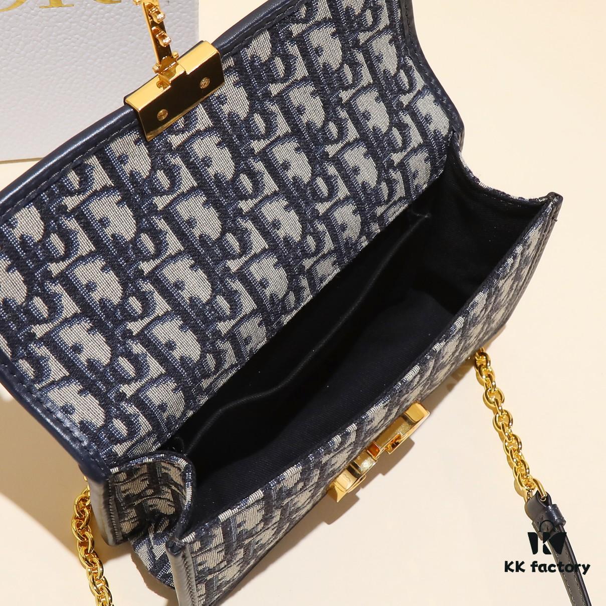 30 MONTAIGNE Chain Bag M9334