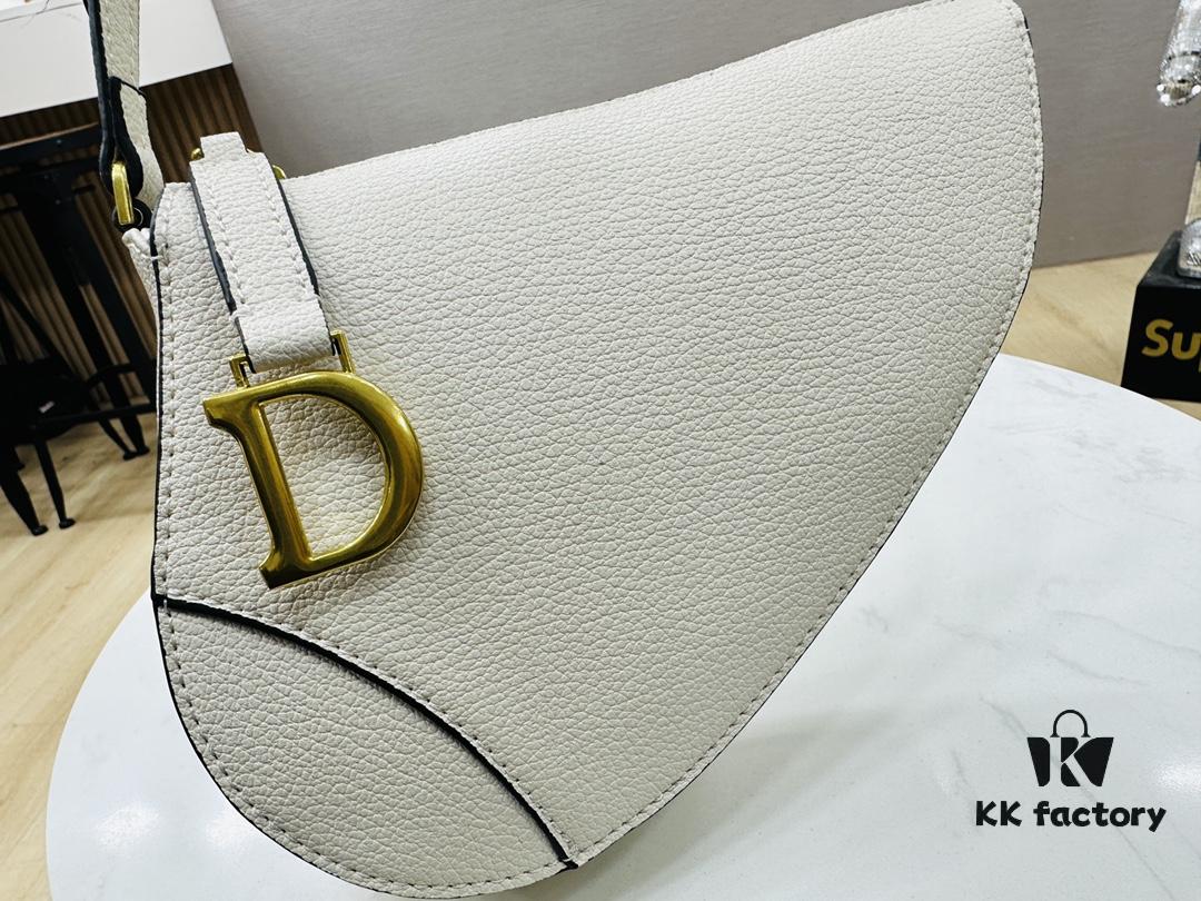 6930a7df6e68136f4d9ac60c Christian Dior New Moon-Shaped Underarm Bag